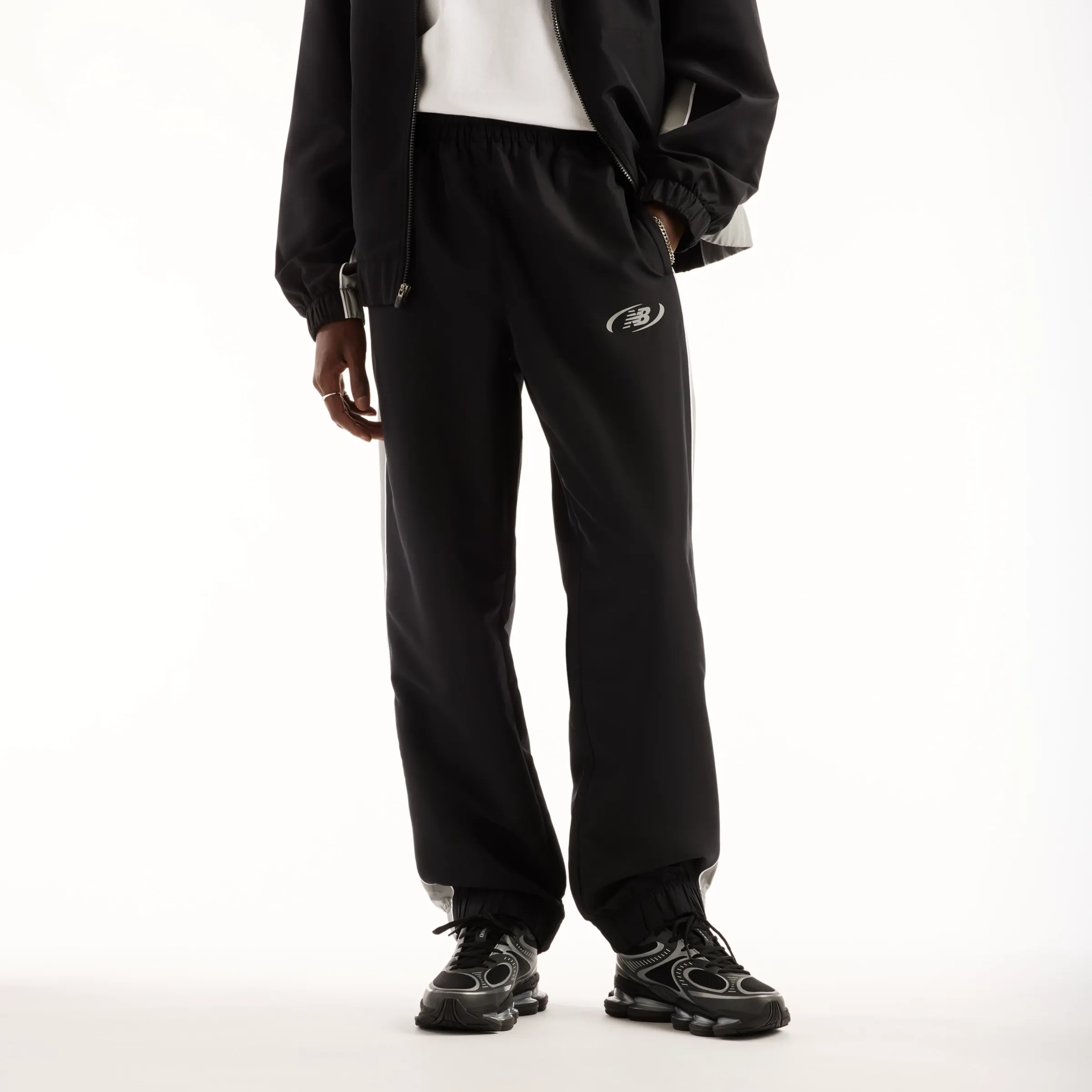 000000_New-Balance-Trackside-Woven-Pant_Black-Slate-Grey_MB62A8LTBK_img0