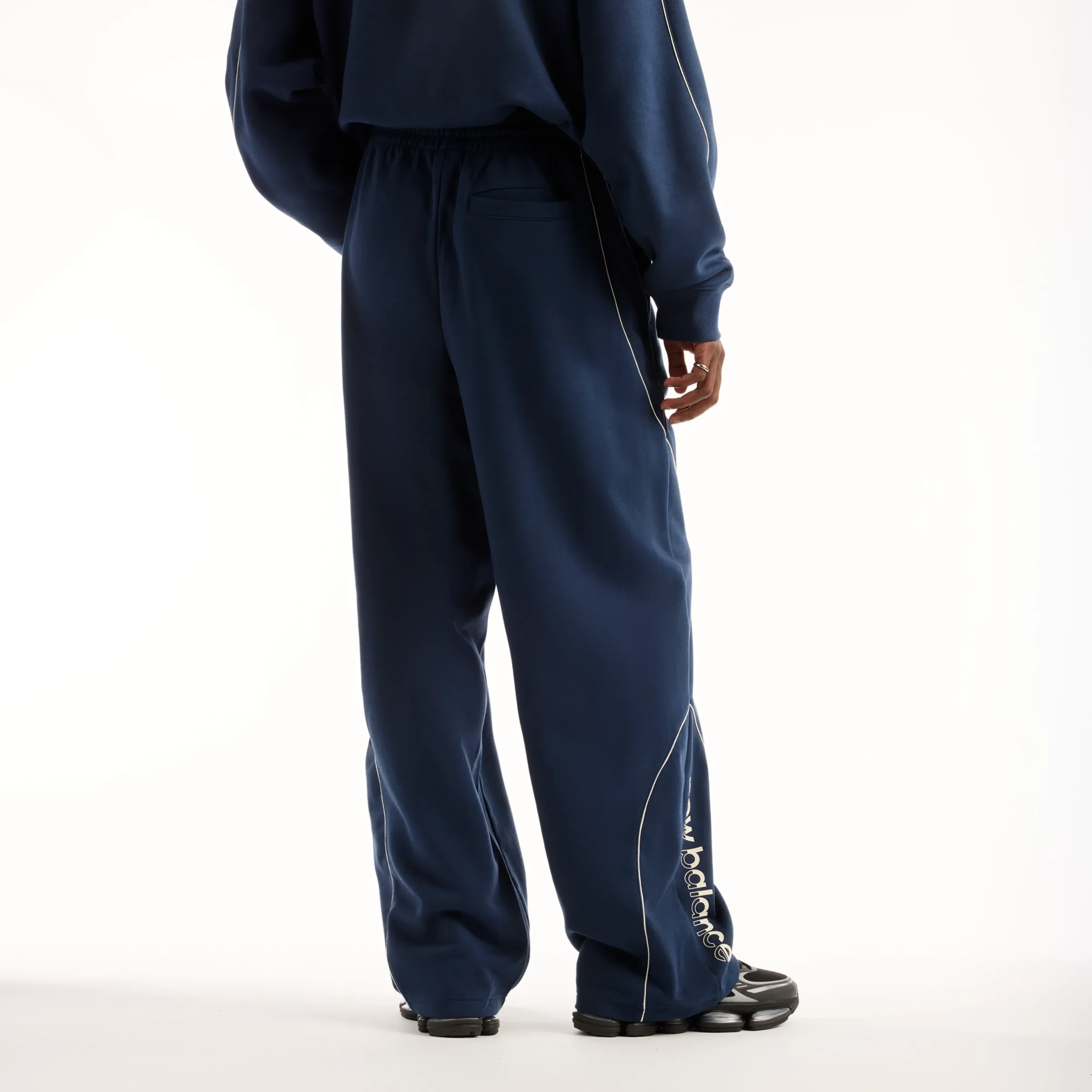 000000_New-Balance-Trackside-French-Terry-Pant_Nb-Navy_MB62053FNNY_img3