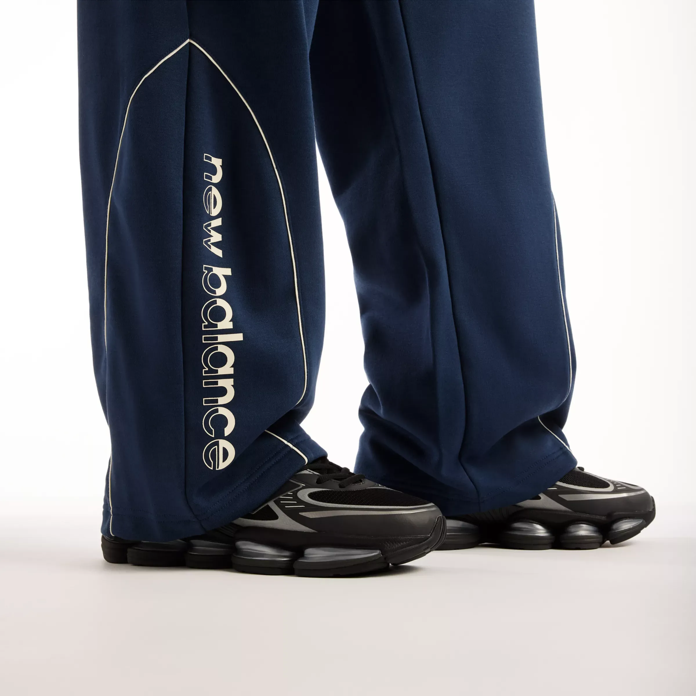 000000_New-Balance-Trackside-French-Terry-Pant_Nb-Navy_MB62053FNNY_img4