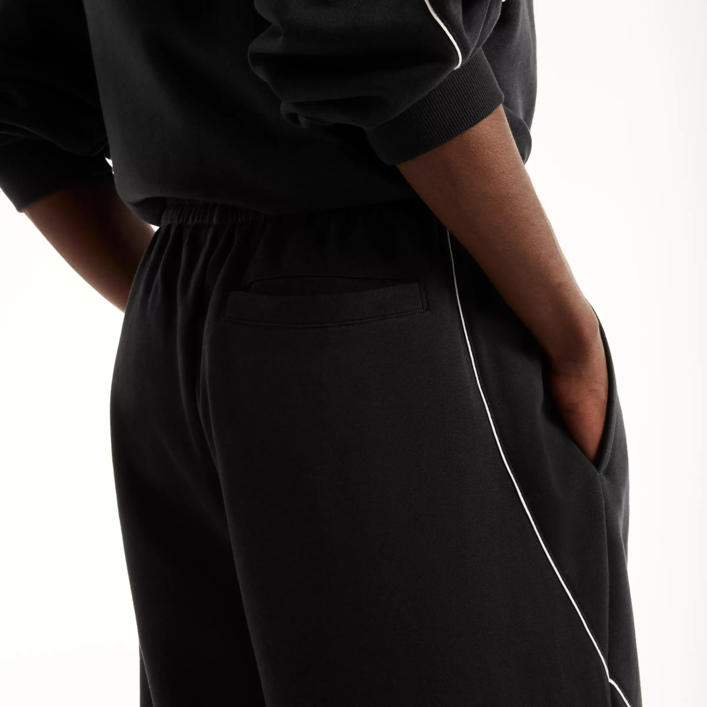 000000_New-Balance-Trackside-French-Terry-Pant_Black_MB62053FBK_img5