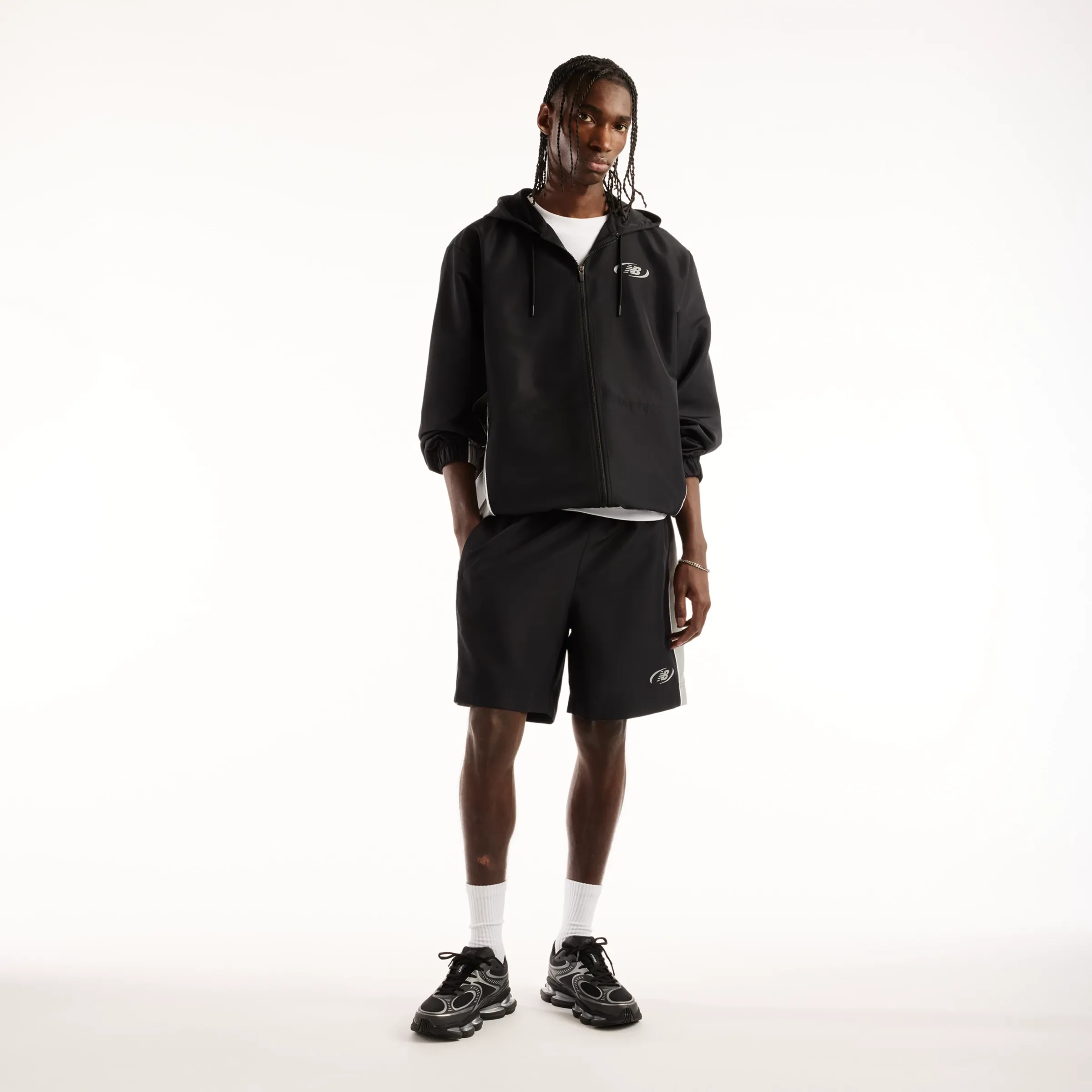 000000_New-Balance-Trackside-Woven-Jacket_Black_MJ62Y8SJBK_img2
