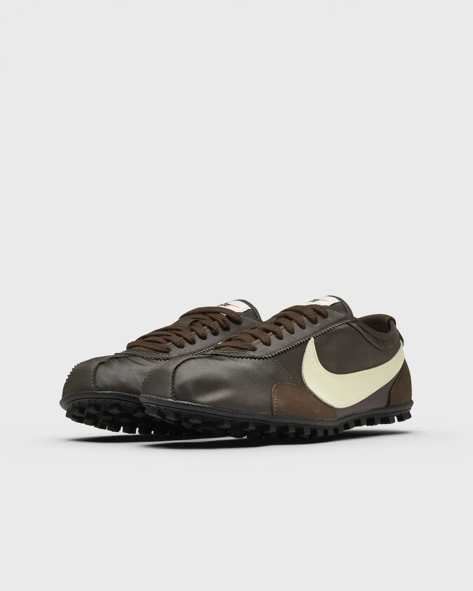 000000_Nike-WMNS-Moon-Shoe-OG_Baroque-Brown_IW0955-201_img1
