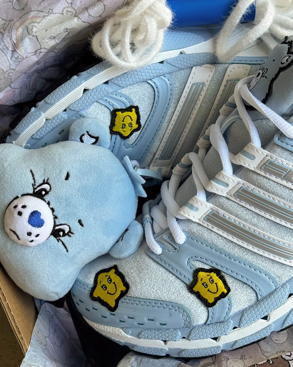 000000_adidas-x-Care-Bears-Adistar-Control-5-WMNS_Clear-Sky-Ftwr-White-Bluebird_KK2606_img1