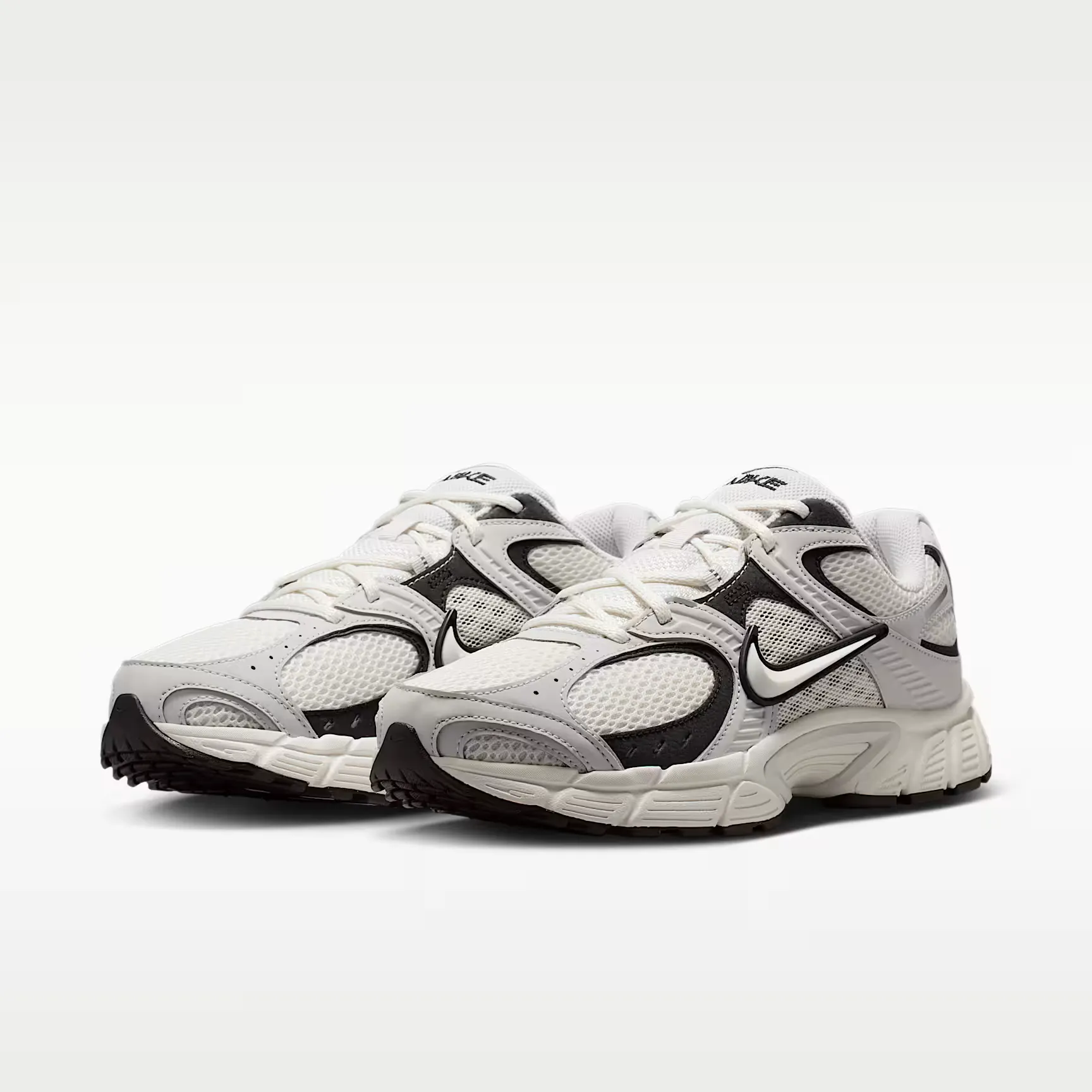 000000_Nike-V5-RNR_Sail-Black-Vast-Grey_IO7835-100_img4