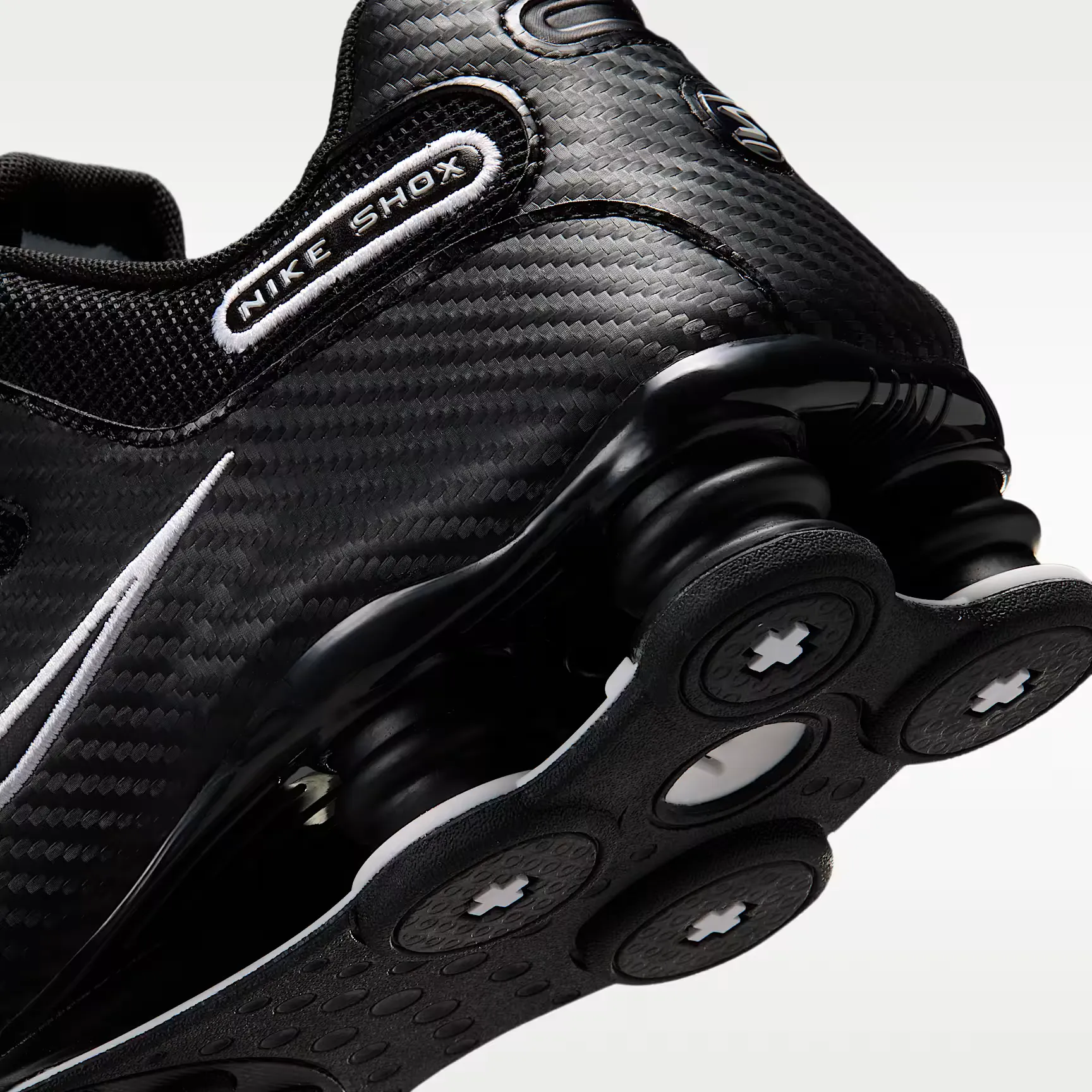 000000_Nike-Shox-NZ_Black-White_IR5805-001_img7