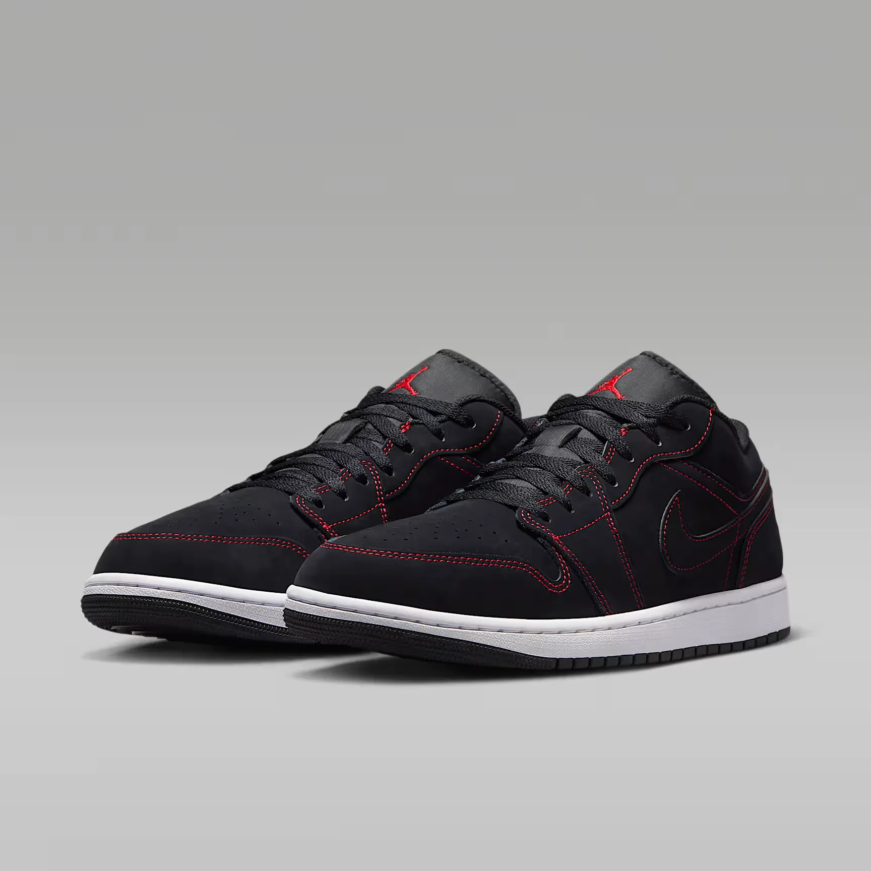 000000_Air-Jordan-1-Low_Bloodline_553558-076_img4