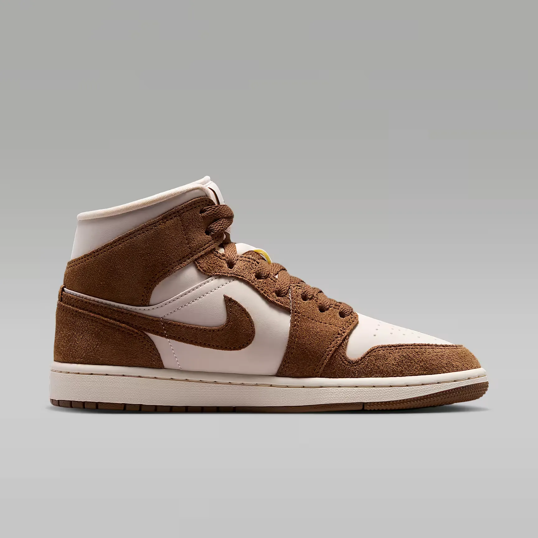 000000_Air-Jordan-1-Mid-WMNS_Light-British-Tan-Chalk_BQ6472-203_img2