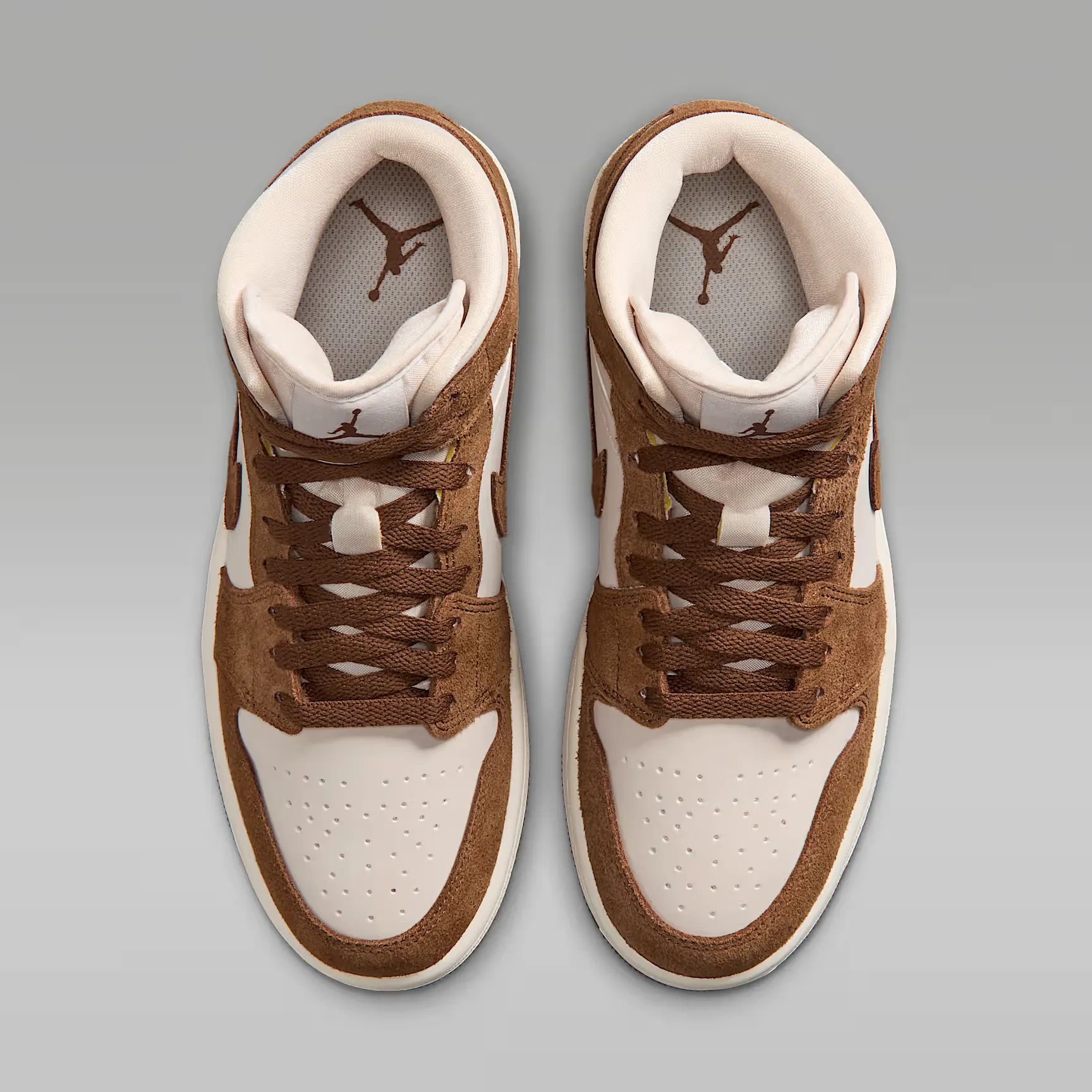 000000_Air-Jordan-1-Mid-WMNS_Light-British-Tan-Chalk_BQ6472-203_img3