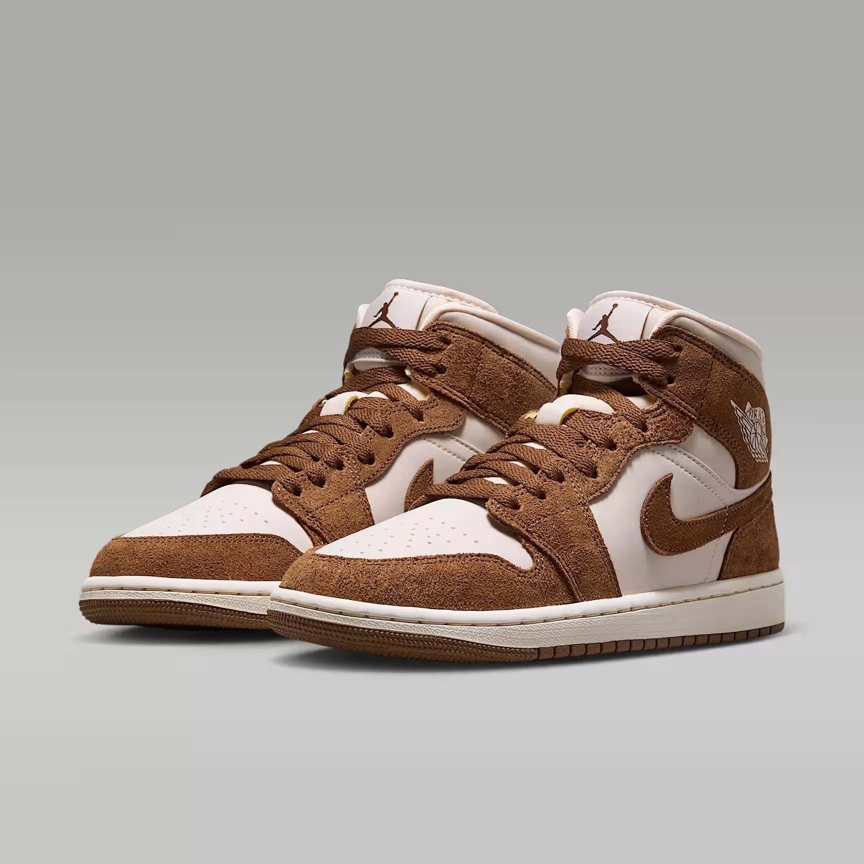 000000_Air-Jordan-1-Mid-WMNS_Light-British-Tan-Chalk_BQ6472-203_img4