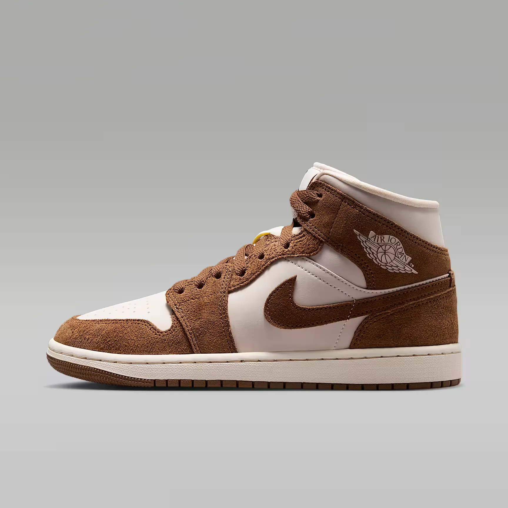 000000_Air-Jordan-1-Mid-WMNS_Light-British-Tan-Chalk_BQ6472-203_img0