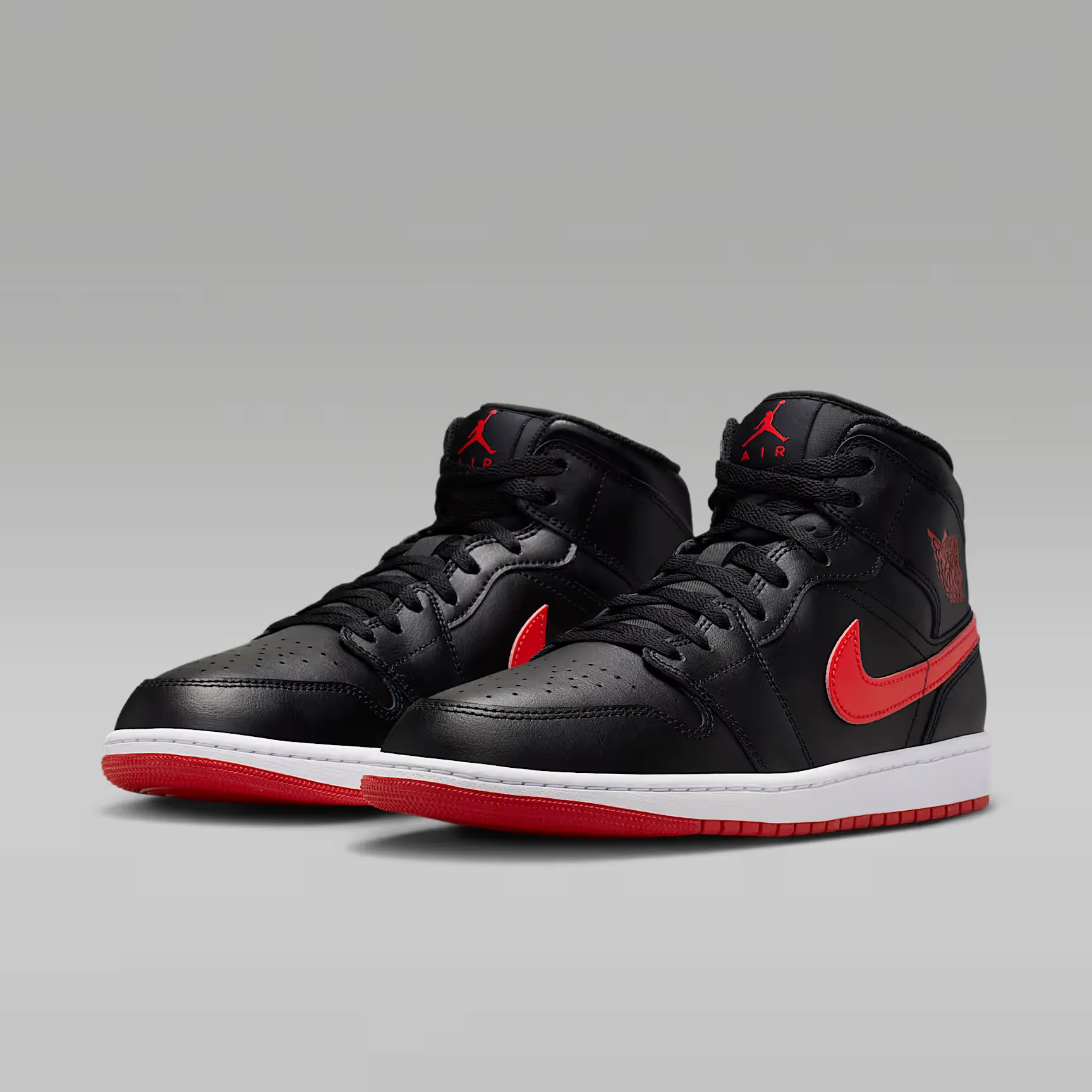 000000_Air-Jordan-1-Mid_Black-University-Red_DQ8426-005_img4