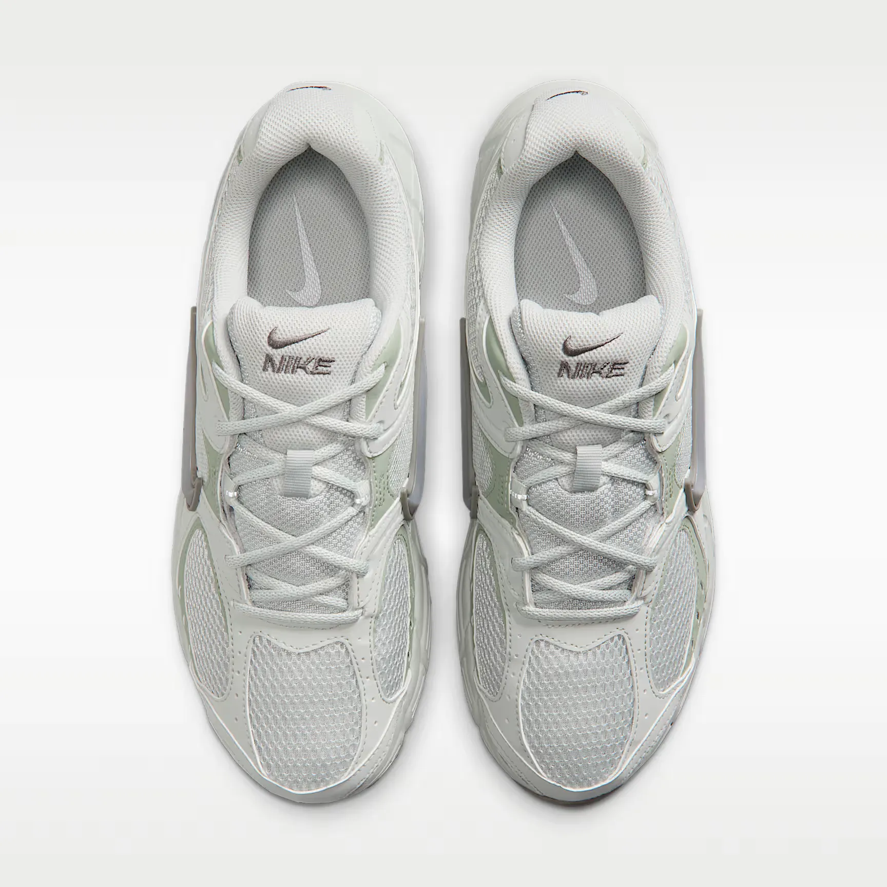 000000_Nike-V5-RNR_Light-Silver-Jade-Horizon_IO7835-003_img3