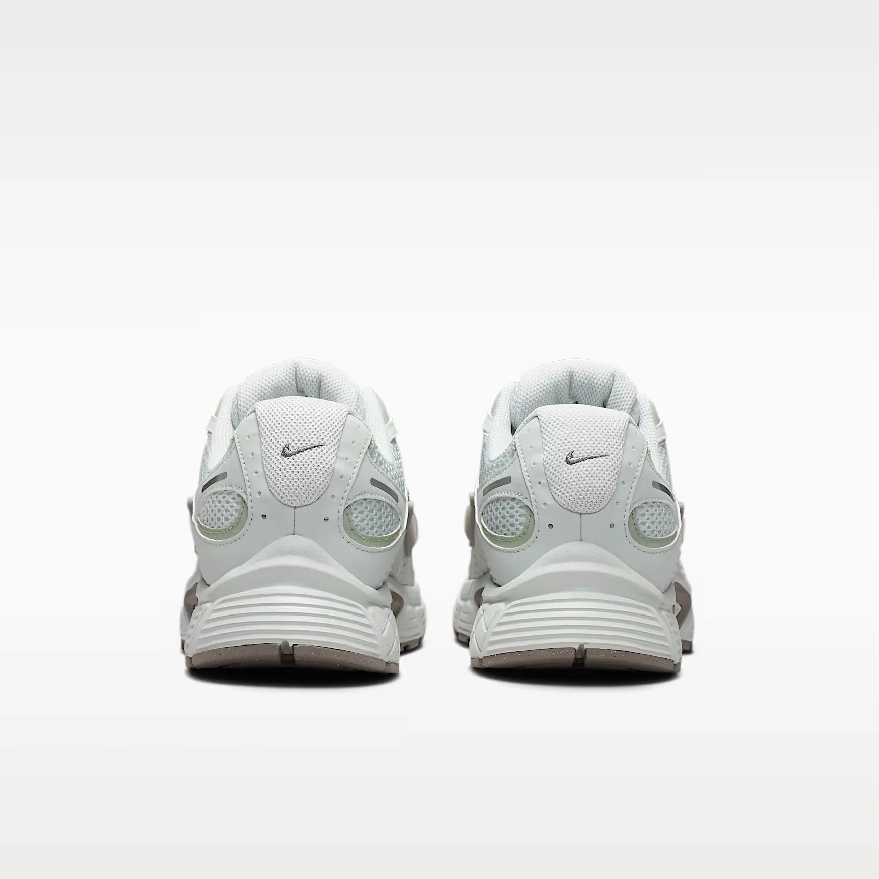 000000_Nike-V5-RNR_Light-Silver-Jade-Horizon_IO7835-003_img5