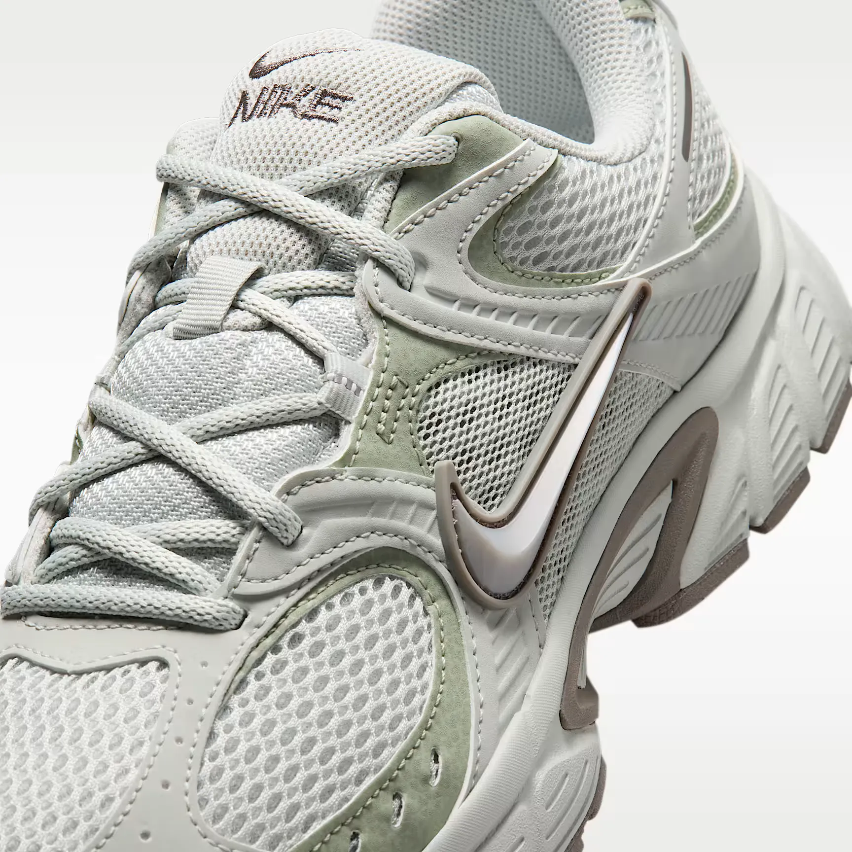 000000_Nike-V5-RNR_Light-Silver-Jade-Horizon_IO7835-003_img6