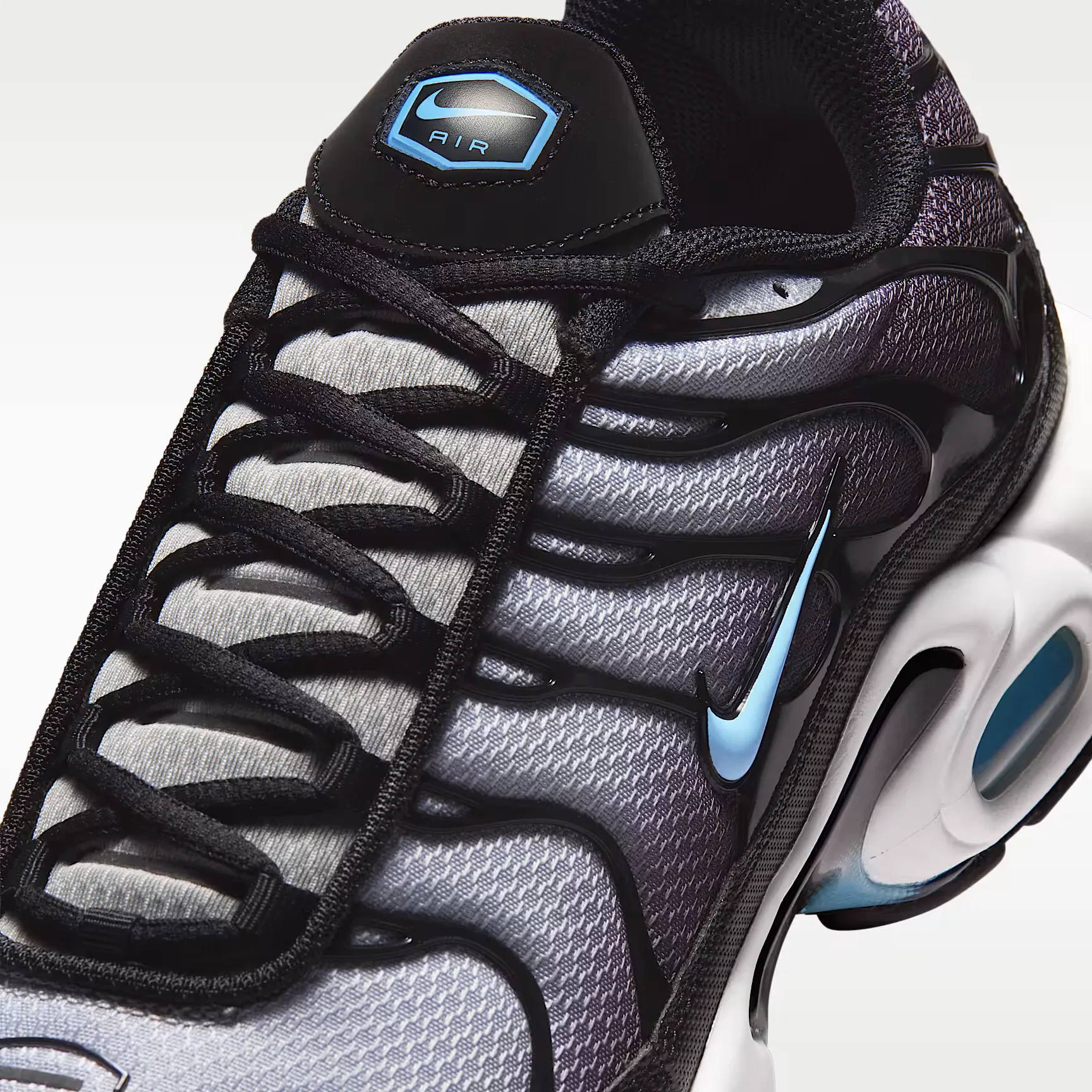 000000_Nike-Air-Max-Plus_Black-Football-Blue_DM0032-042_img6