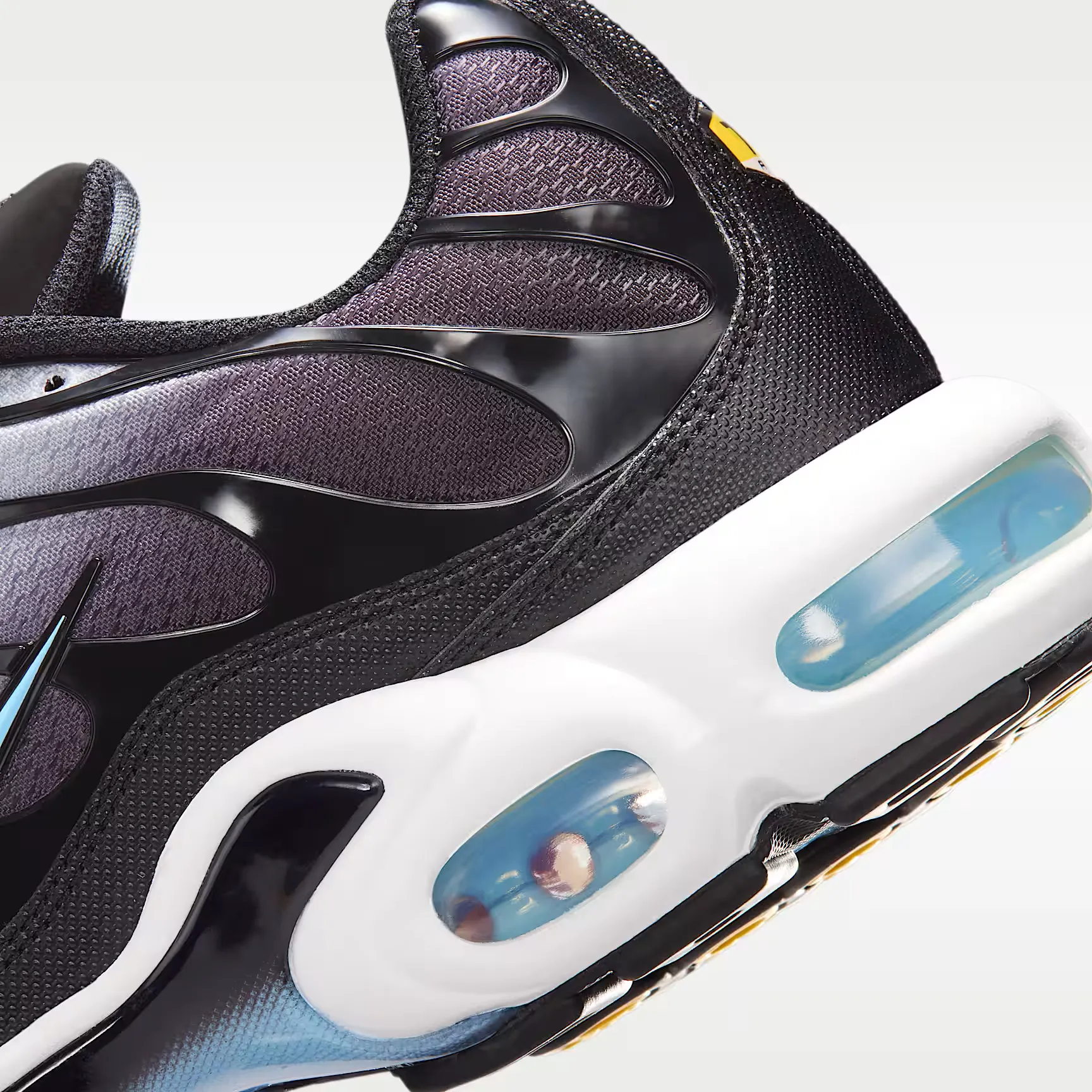 000000_Nike-Air-Max-Plus_Black-Football-Blue_DM0032-042_img7