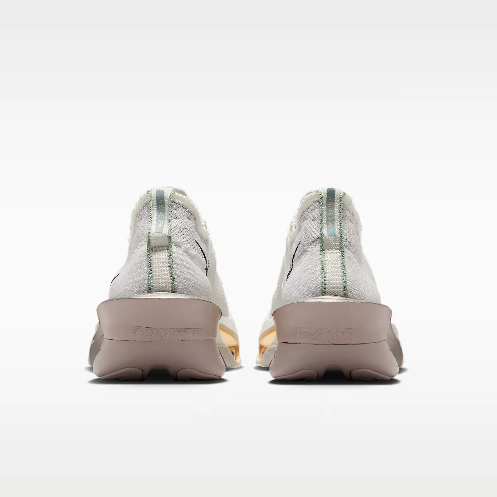 000000_Nike-Alphafly-3_Platinum-Tint-Ocean-Cube_FD8311-003_img5