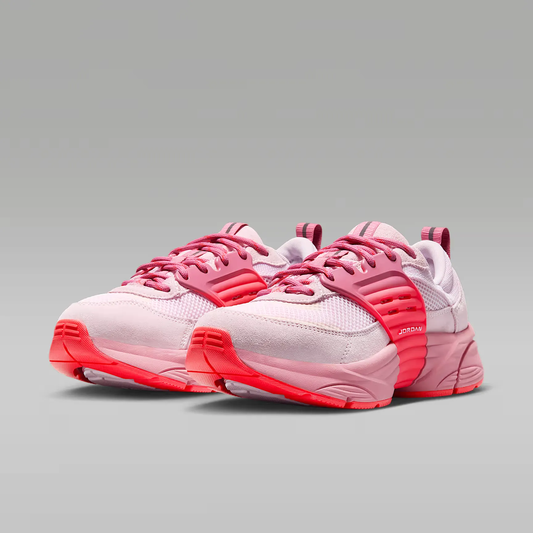 000000_Jordan-Trunner-OS-WMNS_Regal-Pink-Desert-Berry_IR1839-600_img4