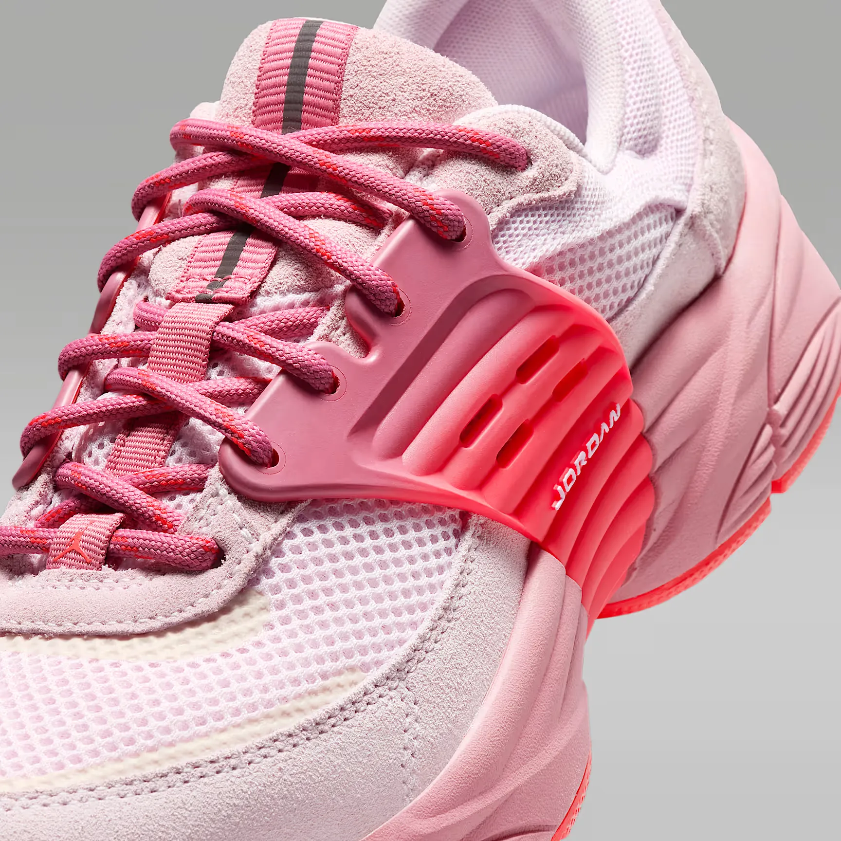 000000_Jordan-Trunner-OS-WMNS_Regal-Pink-Desert-Berry_IR1839-600_img6