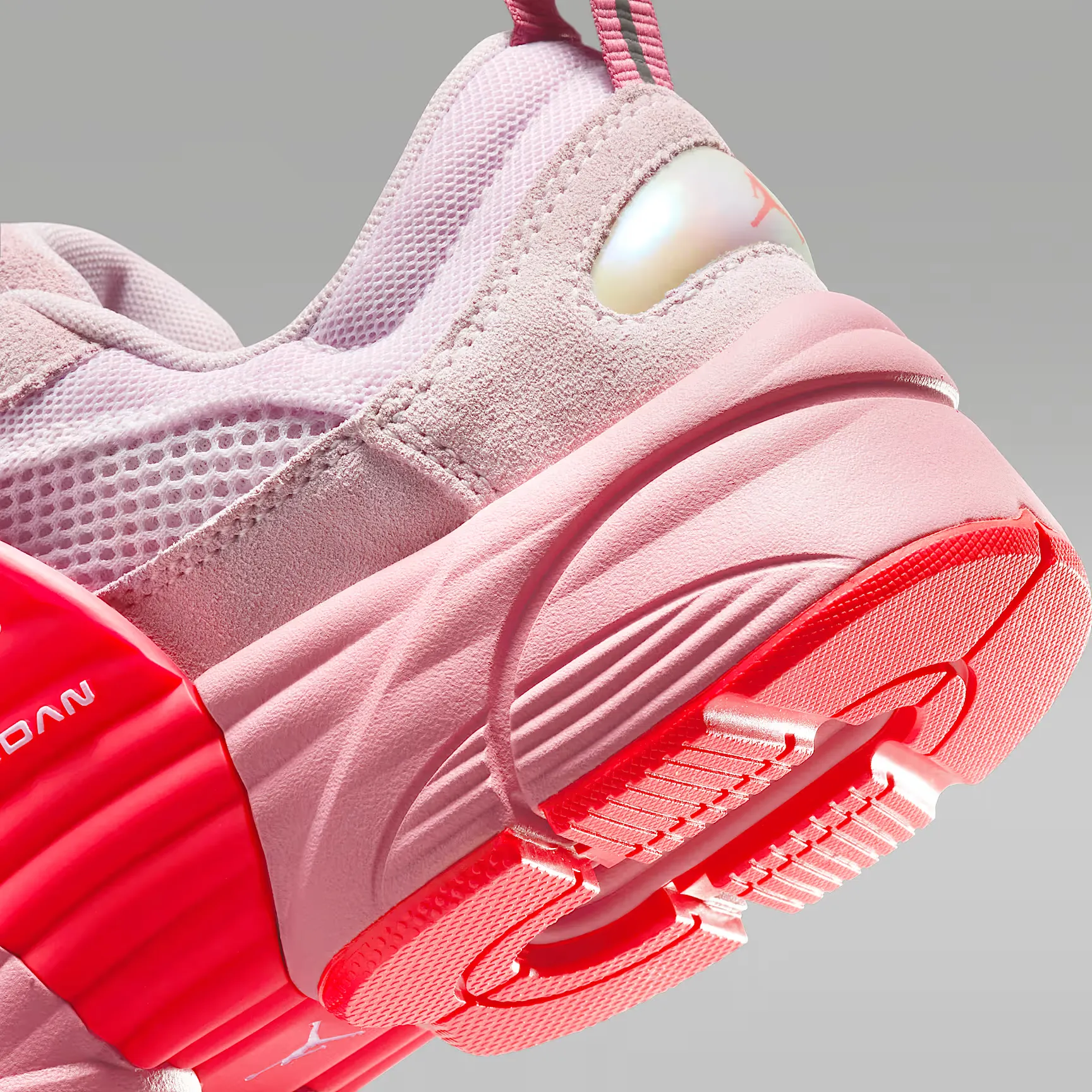 000000_Jordan-Trunner-OS-WMNS_Regal-Pink-Desert-Berry_IR1839-600_img7