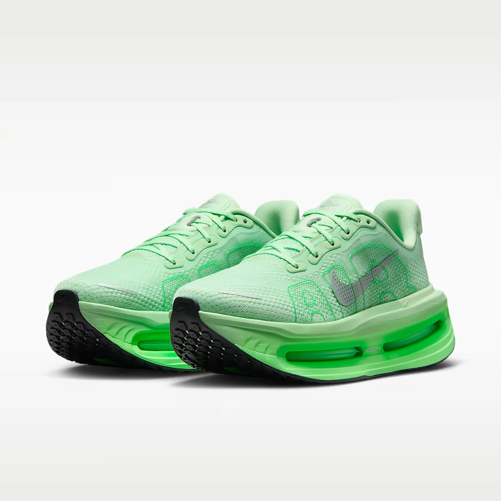 000000_Nike-Vomero-Premium-WMNS_Cucumber-Calm_HM5973-302_img4