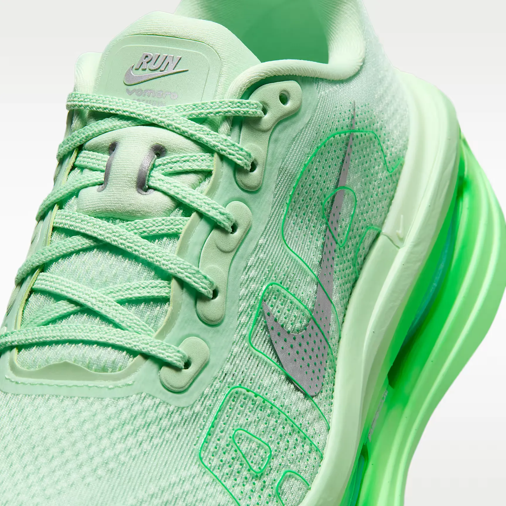 000000_Nike-Vomero-Premium-WMNS_Cucumber-Calm_HM5973-302_img6