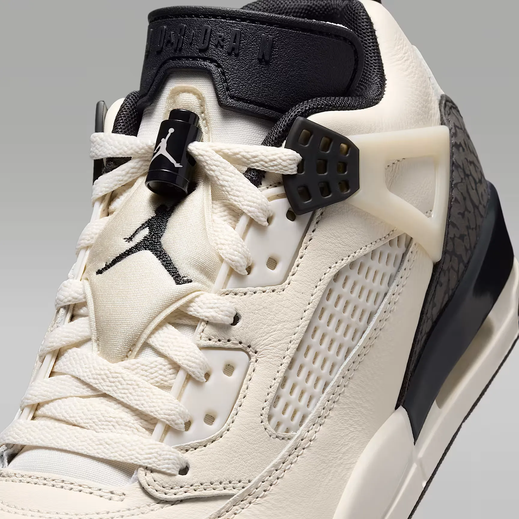 000000_Jordan-Spizike-Low-WMNS_Chalk-Off-Noir_IR1836-102_img6