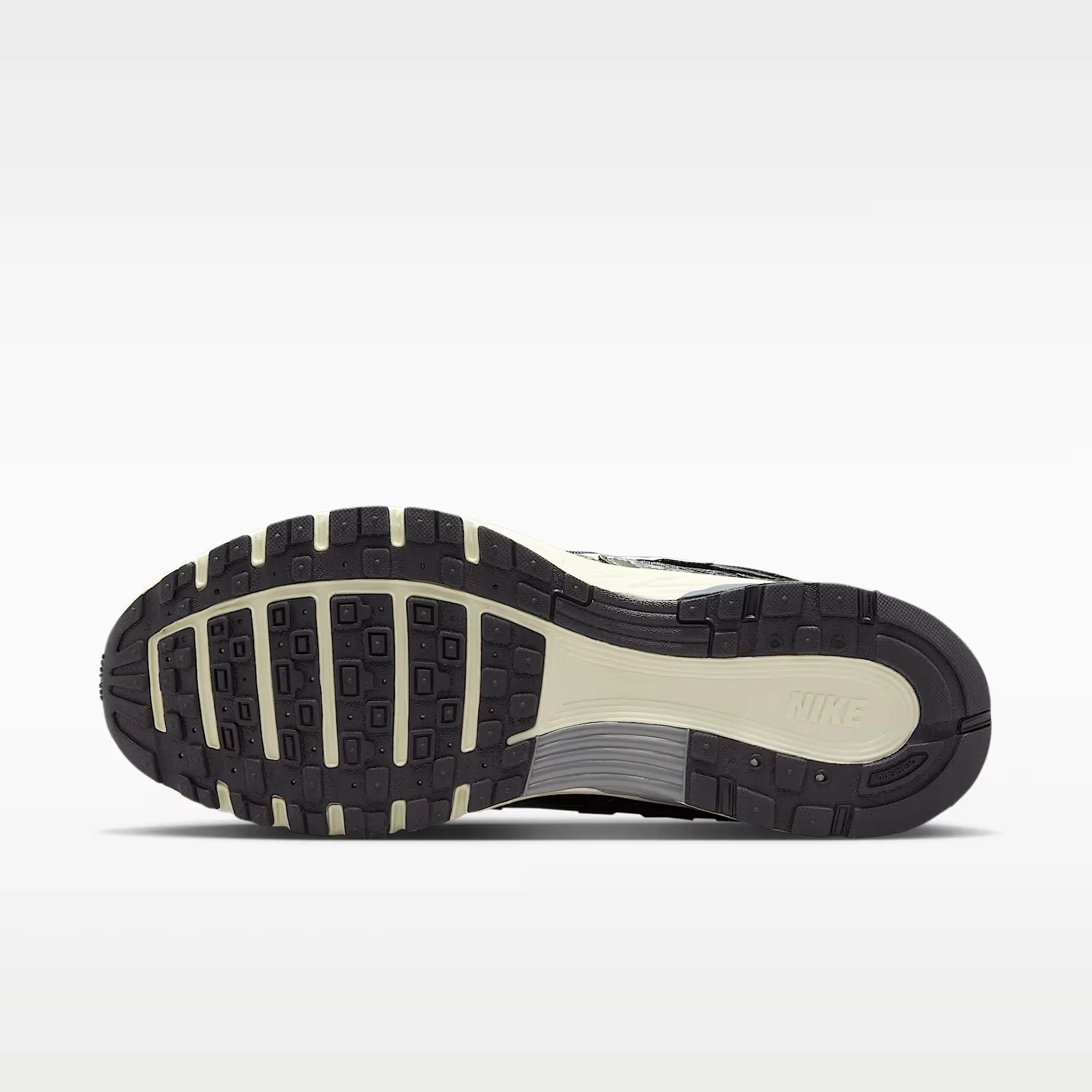 000000_Nike-P-6000-SE_Anthracite-Pewter_IR0923-001_img1