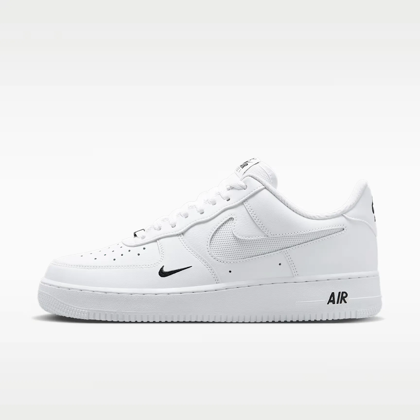 000000_Nike-Air-Force-1-'07-LV8_White-Black_IV6028-100_img0