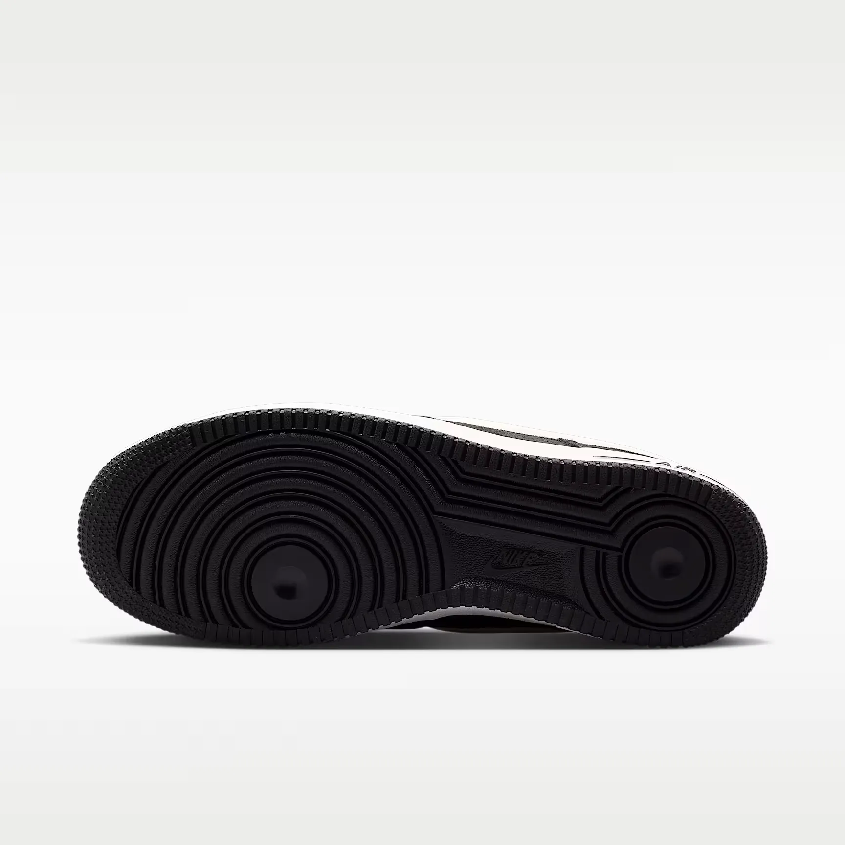 000000_Nike-Air-Force-1-'07-LV8_Black-Sail_IU7592-001_img1