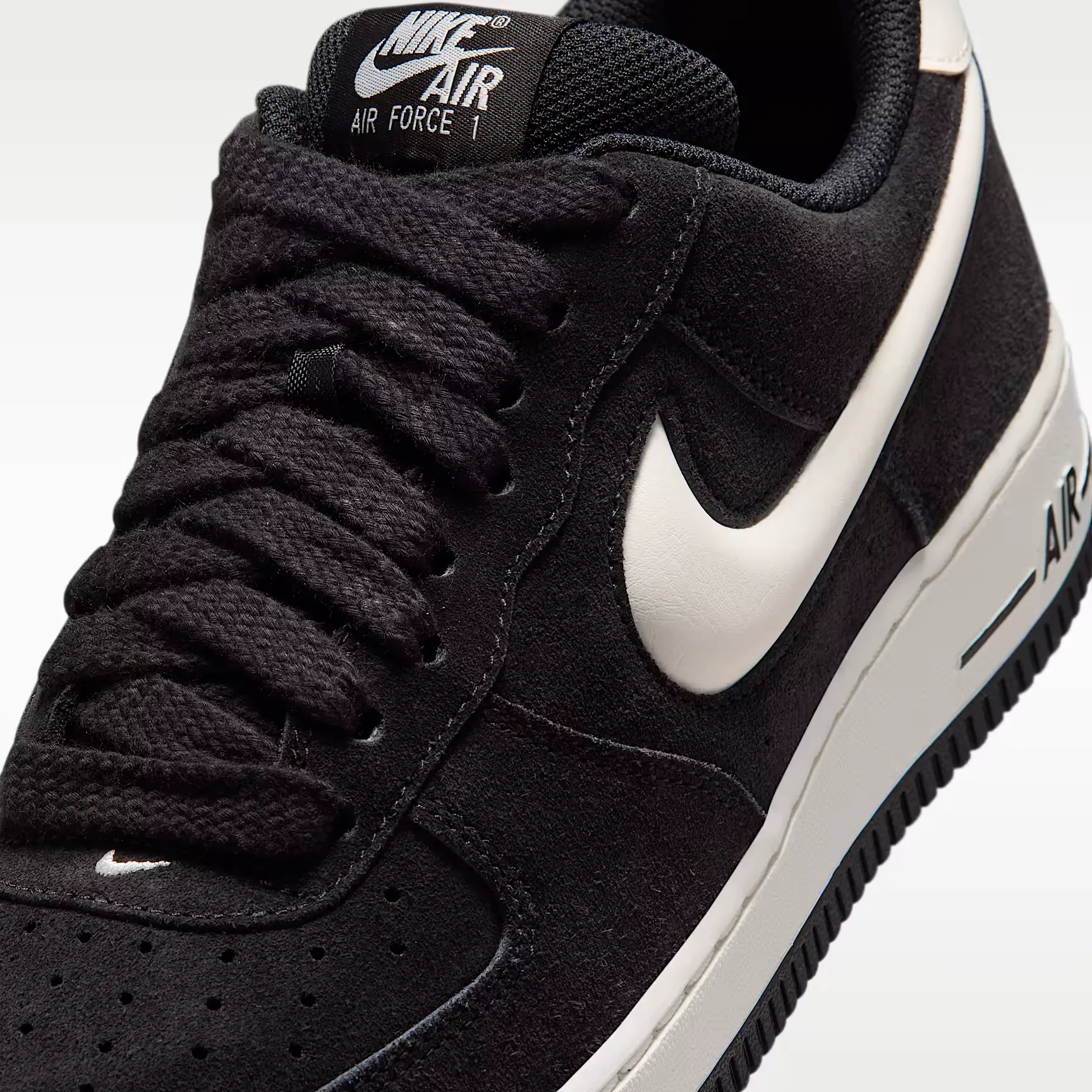 000000_Nike-Air-Force-1-'07-LV8_Black-Sail_IU7592-001_img6