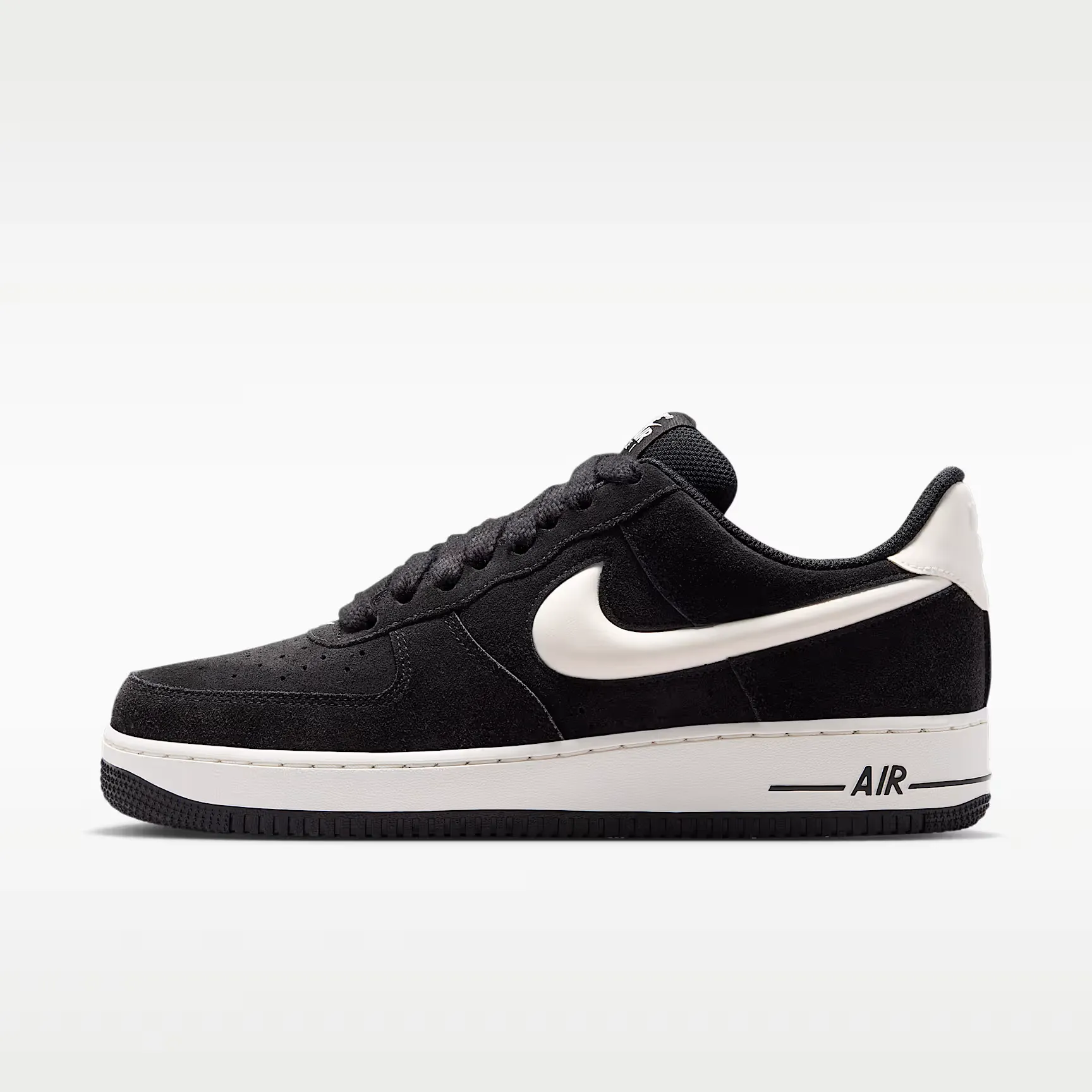 000000_Nike-Air-Force-1-'07-LV8_Black-Sail_IU7592-001_img0