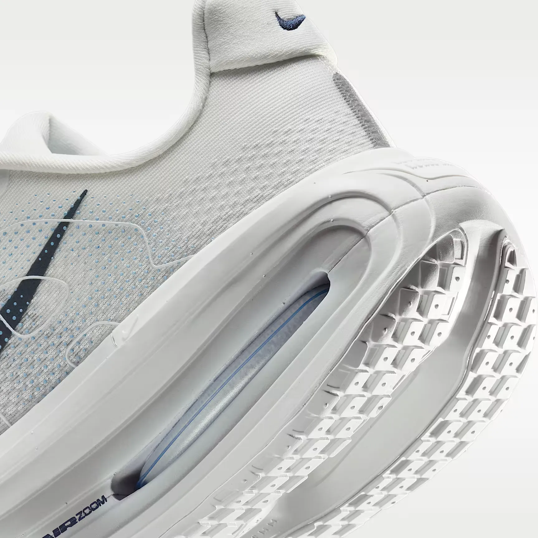 000000_Nike-Vomero-Premium_Off-White-Dark-Obsidian_HQ2050-104_img7