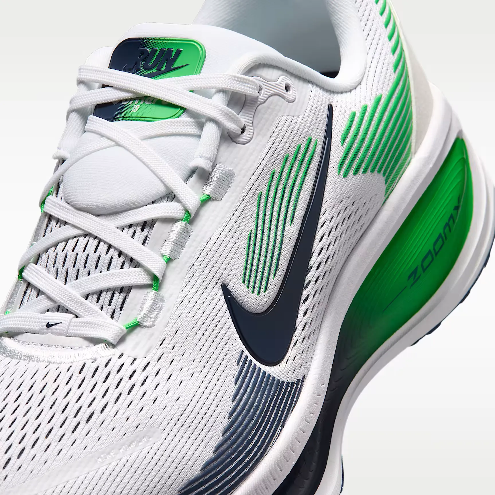 000000_Nike-Vomero-18_White-Green-Spark_HM6803-115_img6