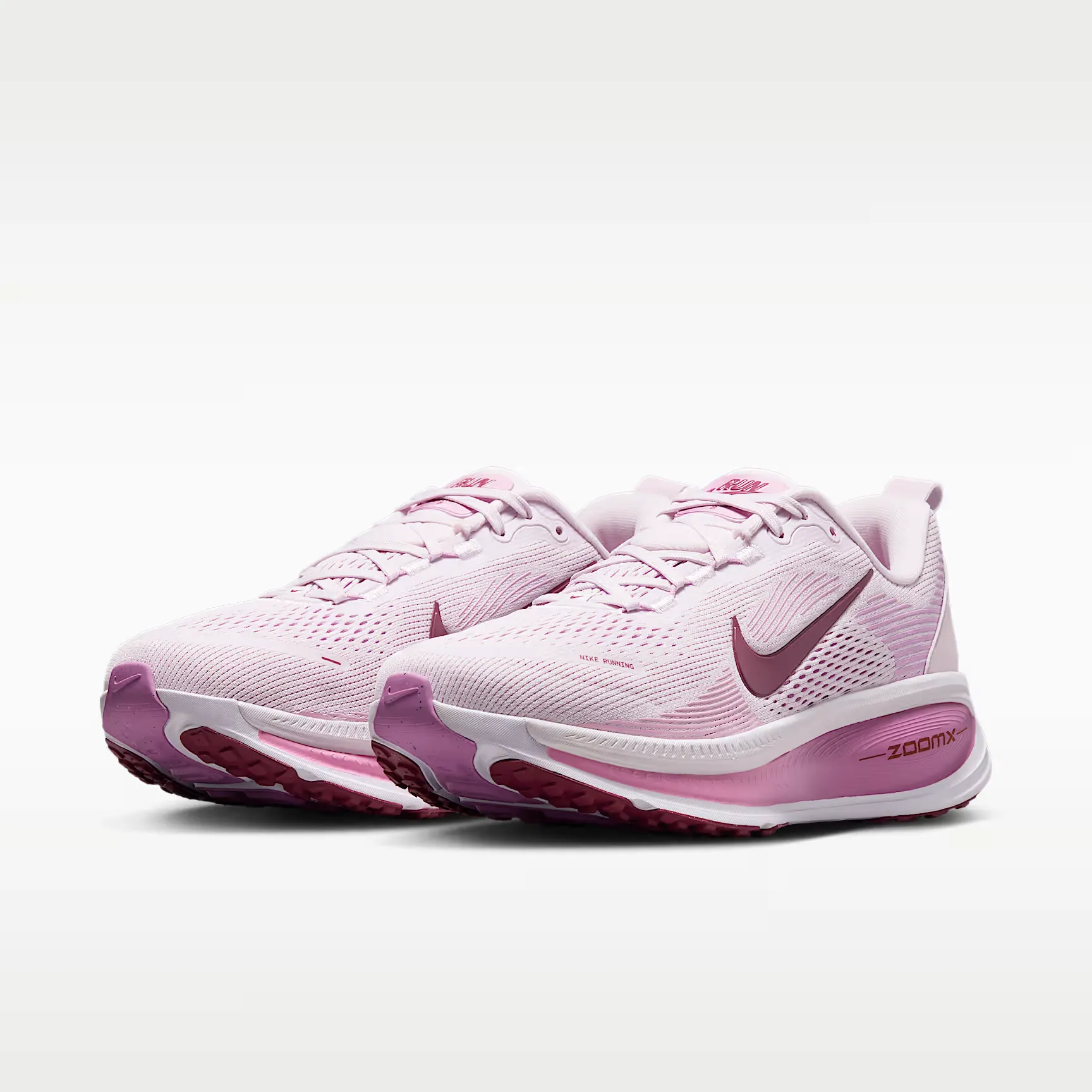 000000_Nike-Vomero-18-WMNS_Bleached-Lilac_HM6804-500_img4