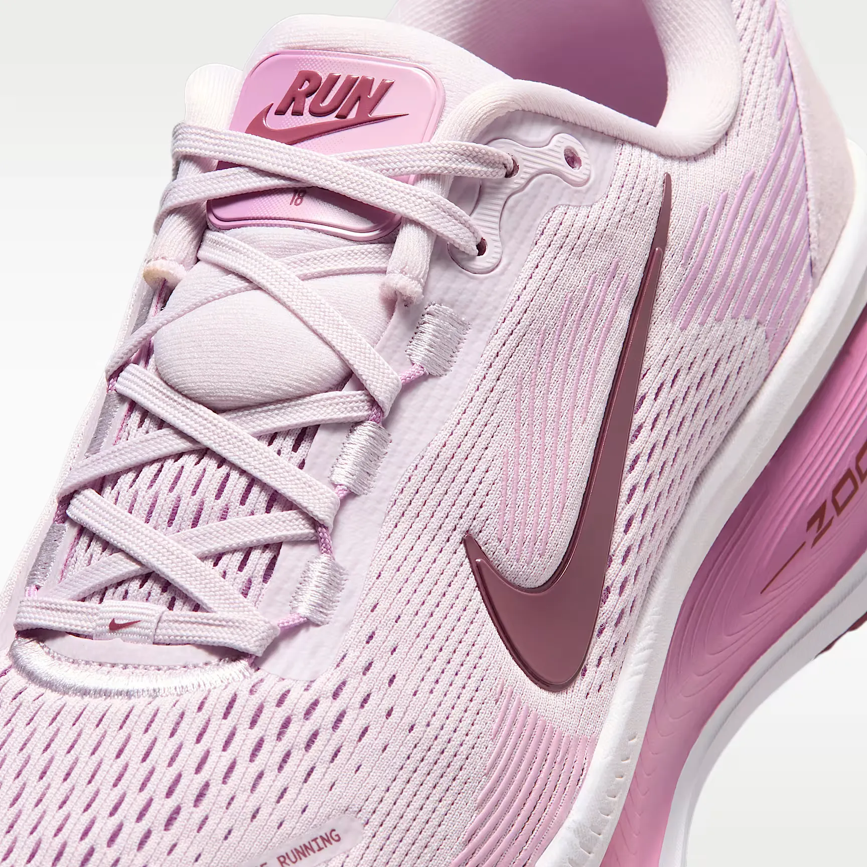 000000_Nike-Vomero-18-WMNS_Bleached-Lilac_HM6804-500_img6