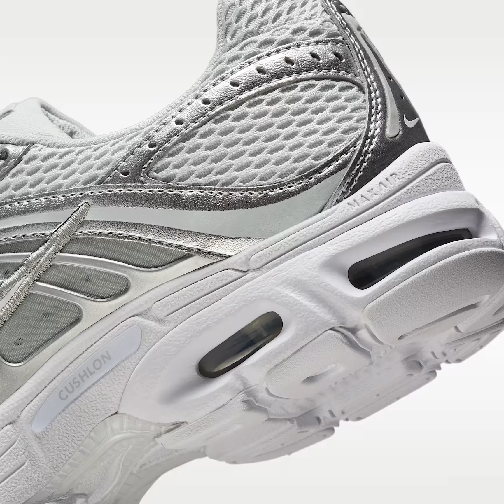 000000_Nike-Air-Max-Moto-2K-WMNS_Grey-Fog-Metallic-Silver_HQ2056-011_img7