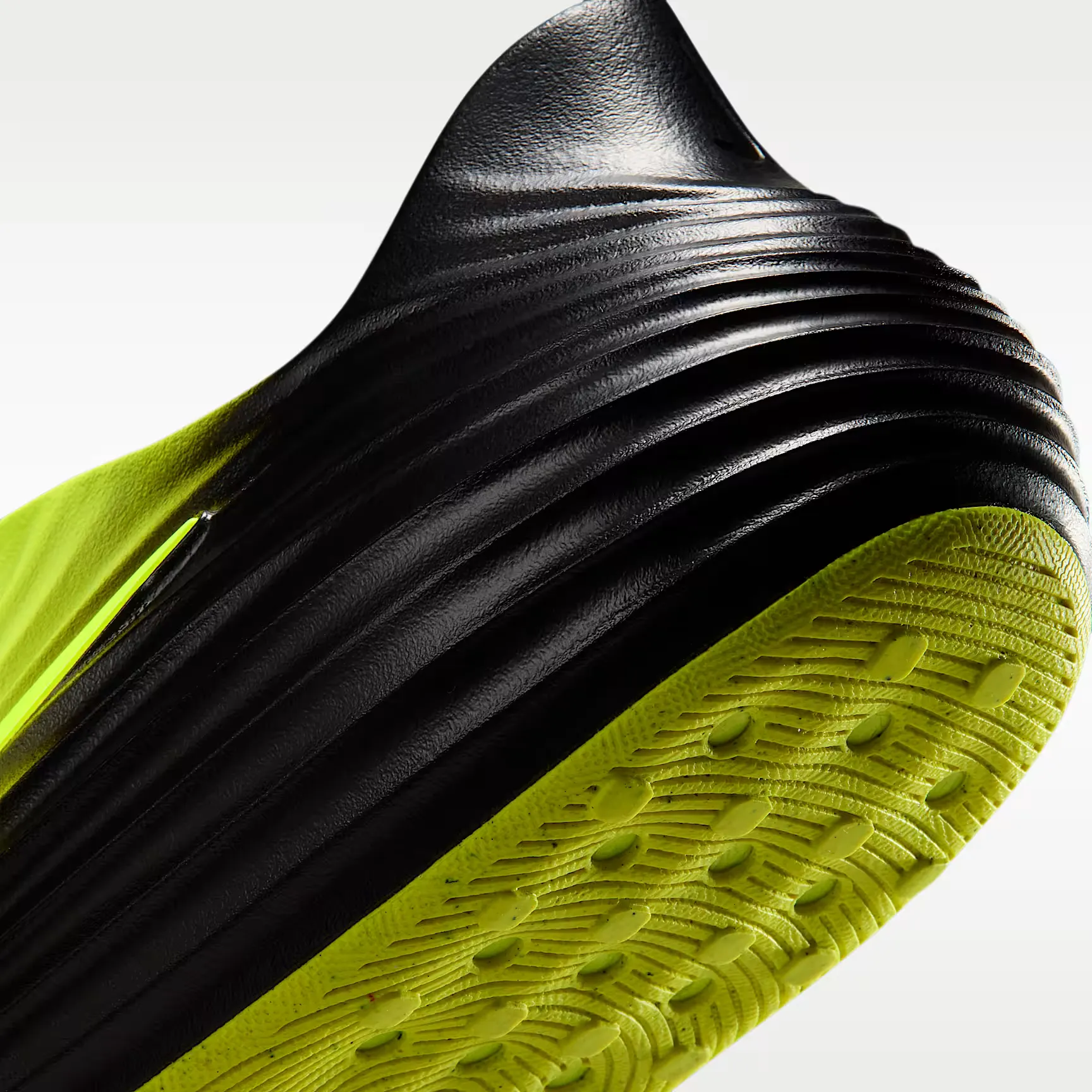 000000_Nike-ReactX-Rejuven8_Volt-Black_HV5060-702_img7