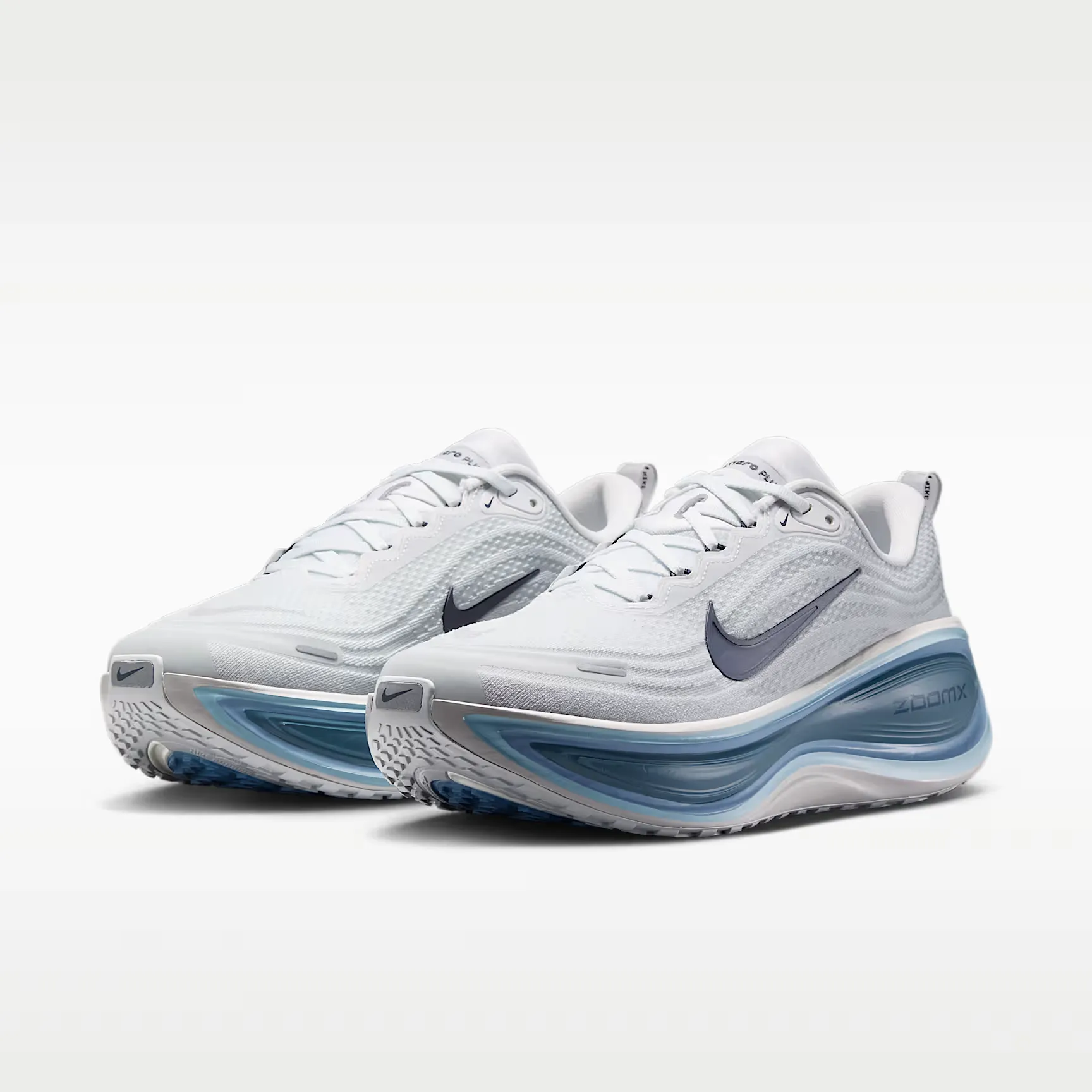 000000_Nike-Vomero-Plus_Off-White-Obsidian_HV8150-111_img4