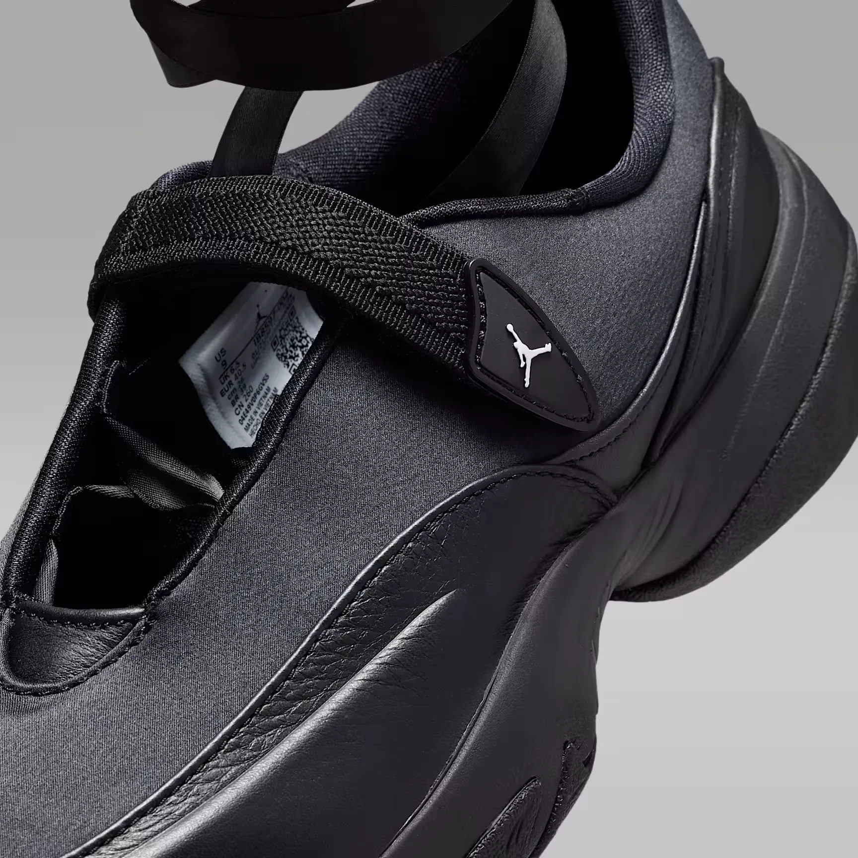 000000_Jordan-Pointe-WMNS_Black-Anthracite_IB8597-004_img6
