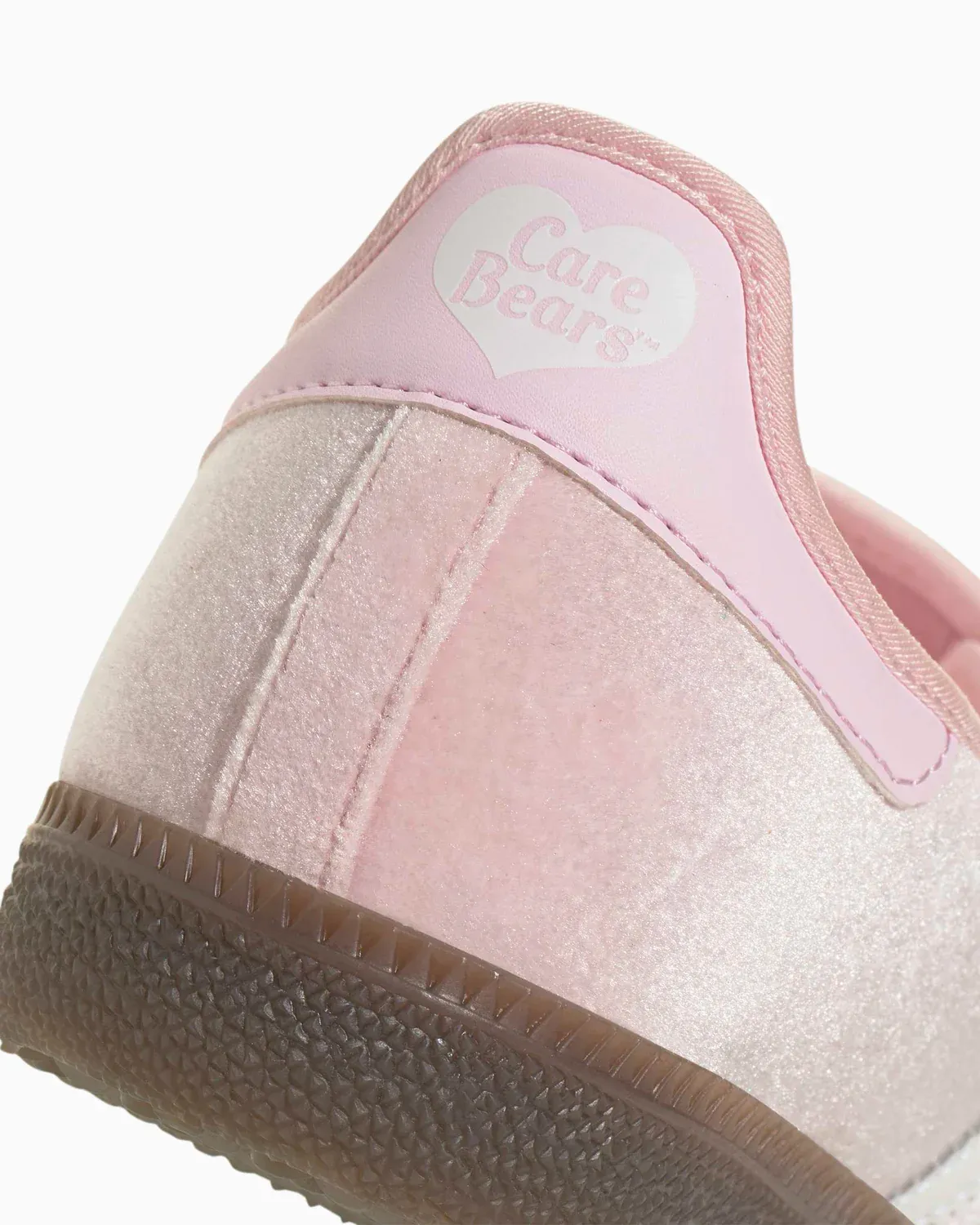 000000_adidas-Originals-x-Care-Bears-Samba-Jane-WMNS_Pink-Ftwr-White-Gum_KK2599_img1