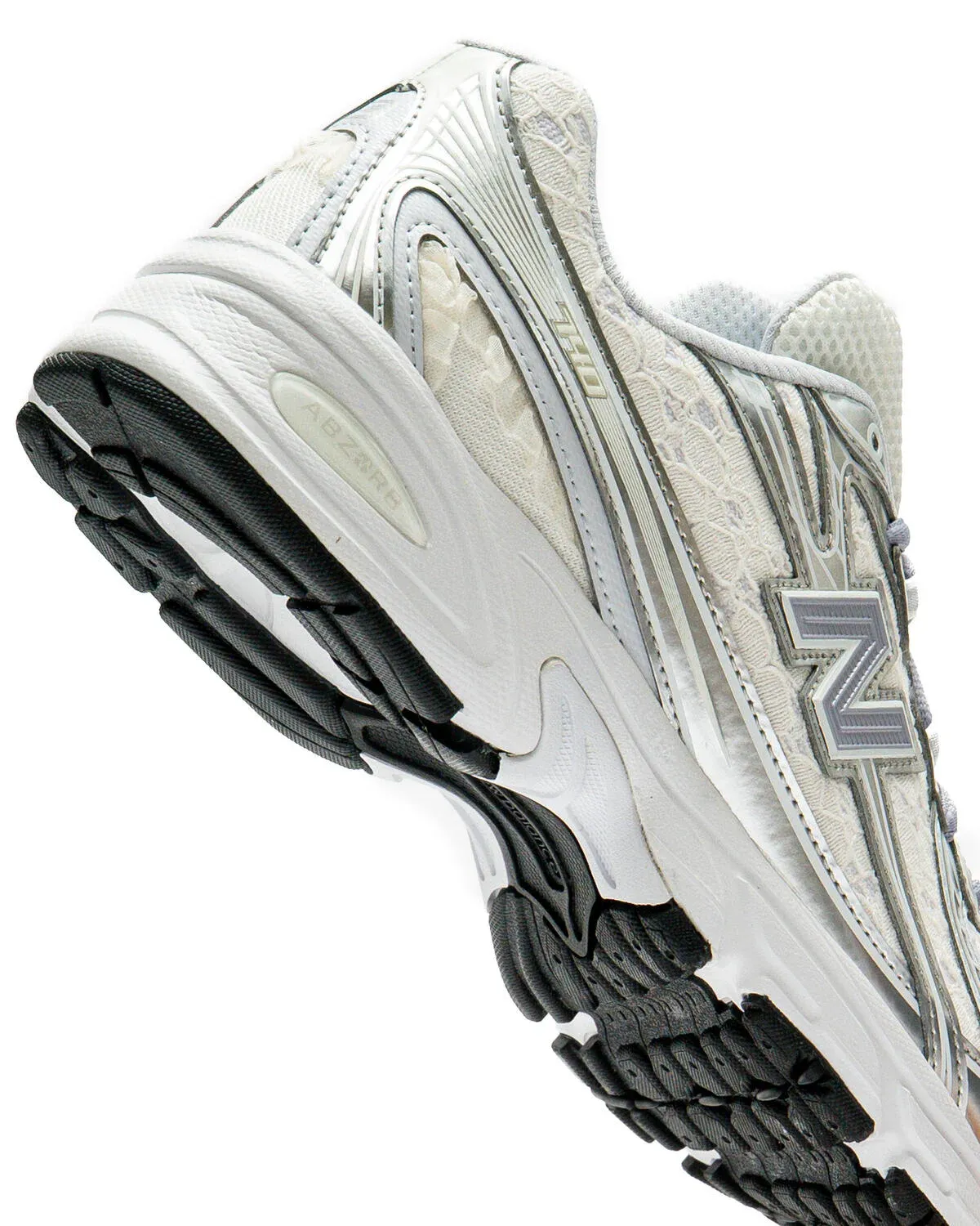 000000_New-Balance-740_Linen-Silver-Metallic_U7409DI_img5