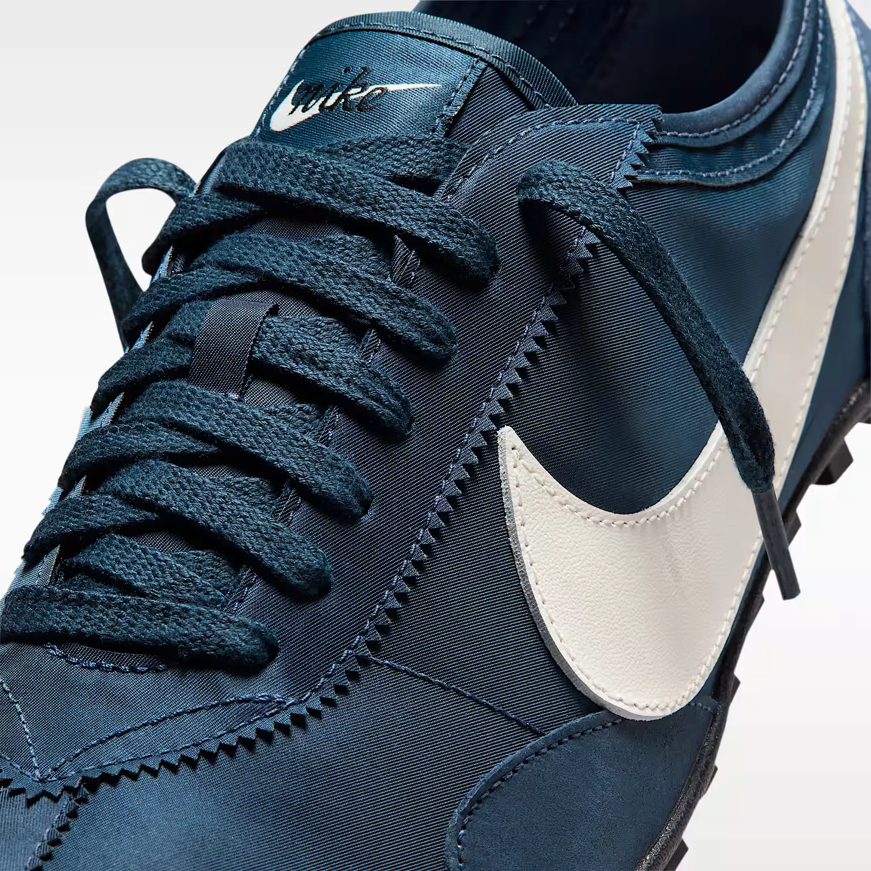 000000_Nike-Moon-Shoe-OG_Midnight-Navy-Noir-Sail_IX3952-400_img6