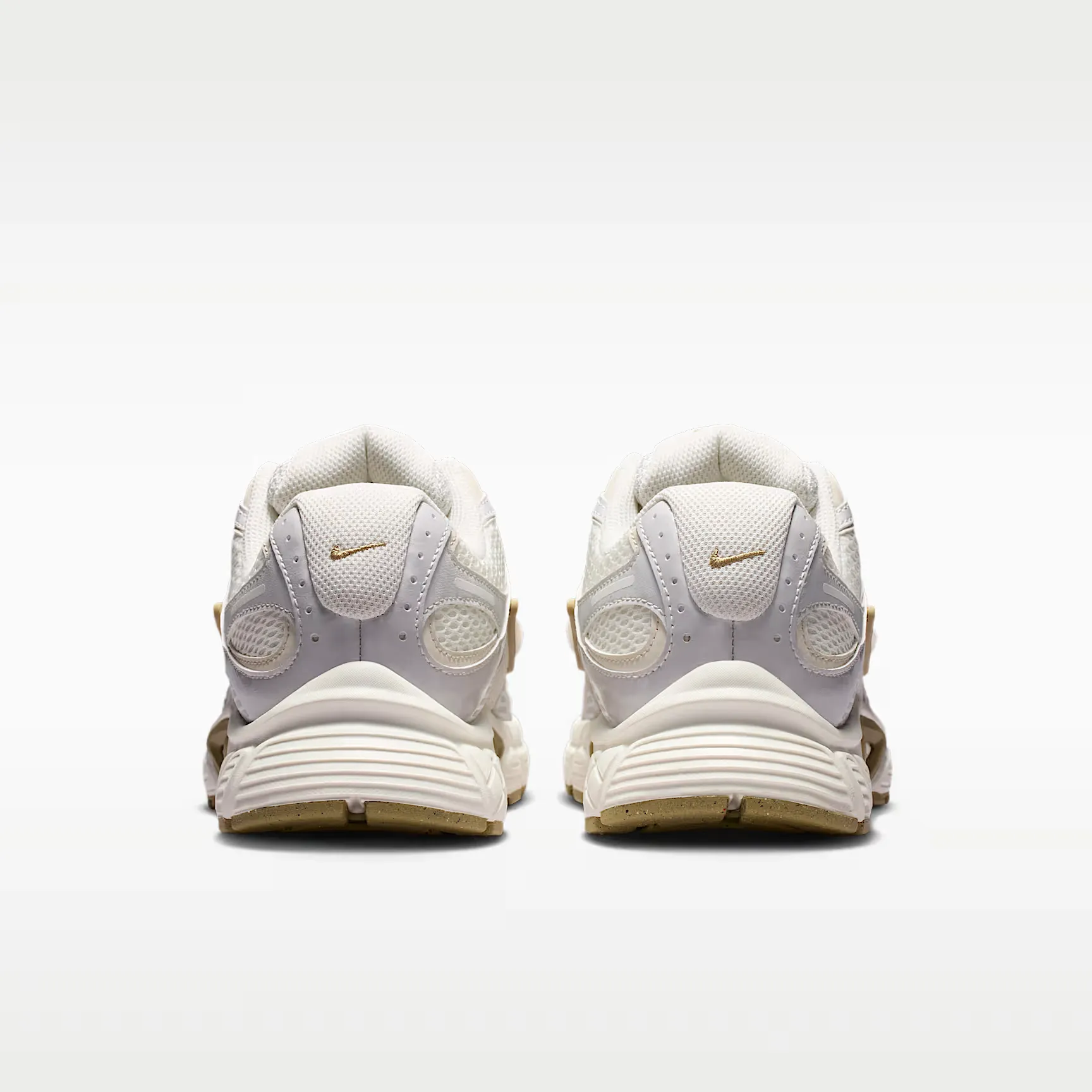 000000_Nike-V5-RNR-WMNS_Sail-Parachute-Beige_HQ7901-115_img5