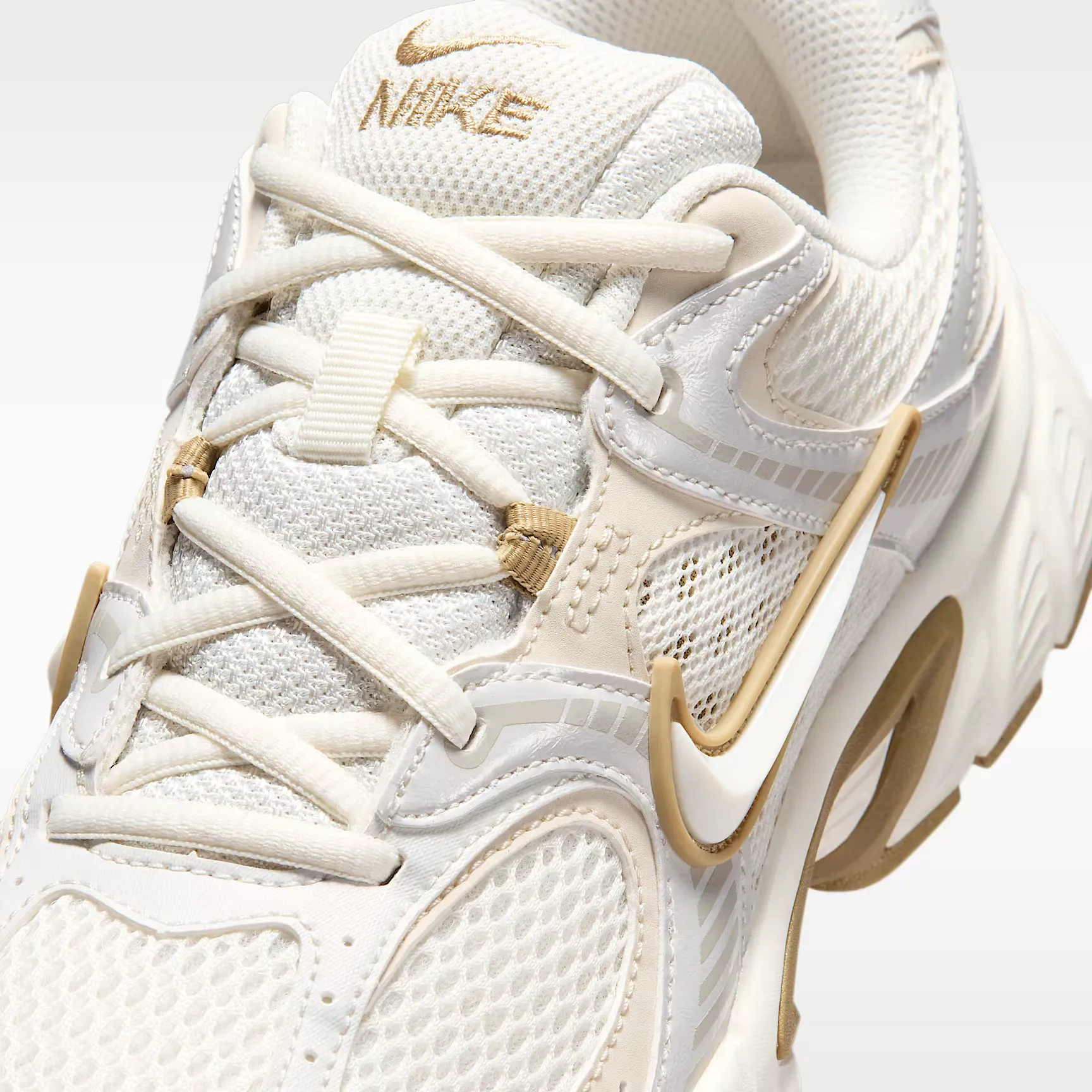 000000_Nike-V5-RNR-WMNS_Sail-Parachute-Beige_HQ7901-115_img6
