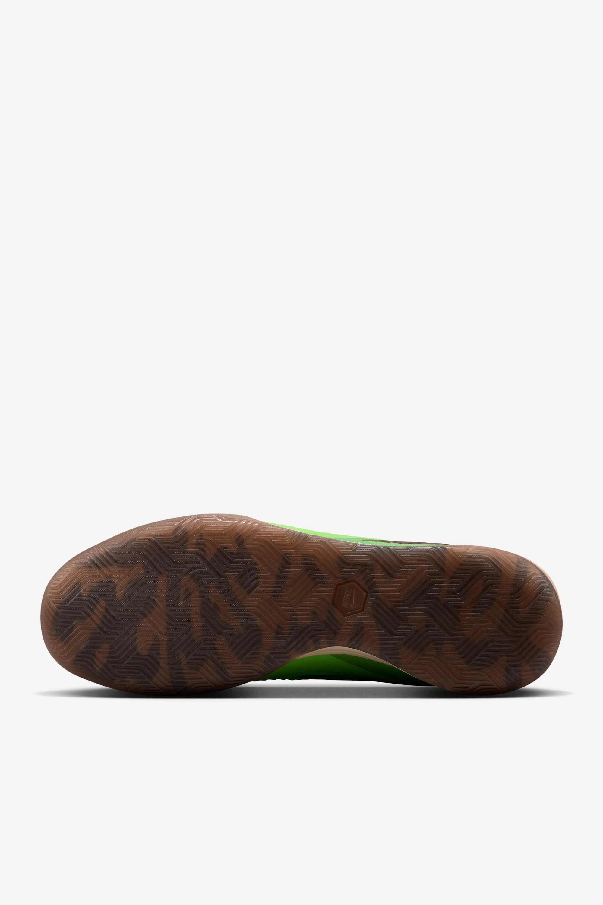 000000_Nike-Phantom-6-Low-Indoor-x-Cactus-Jack_Earth-And-Metallic-Gold_IV2037-900_img1