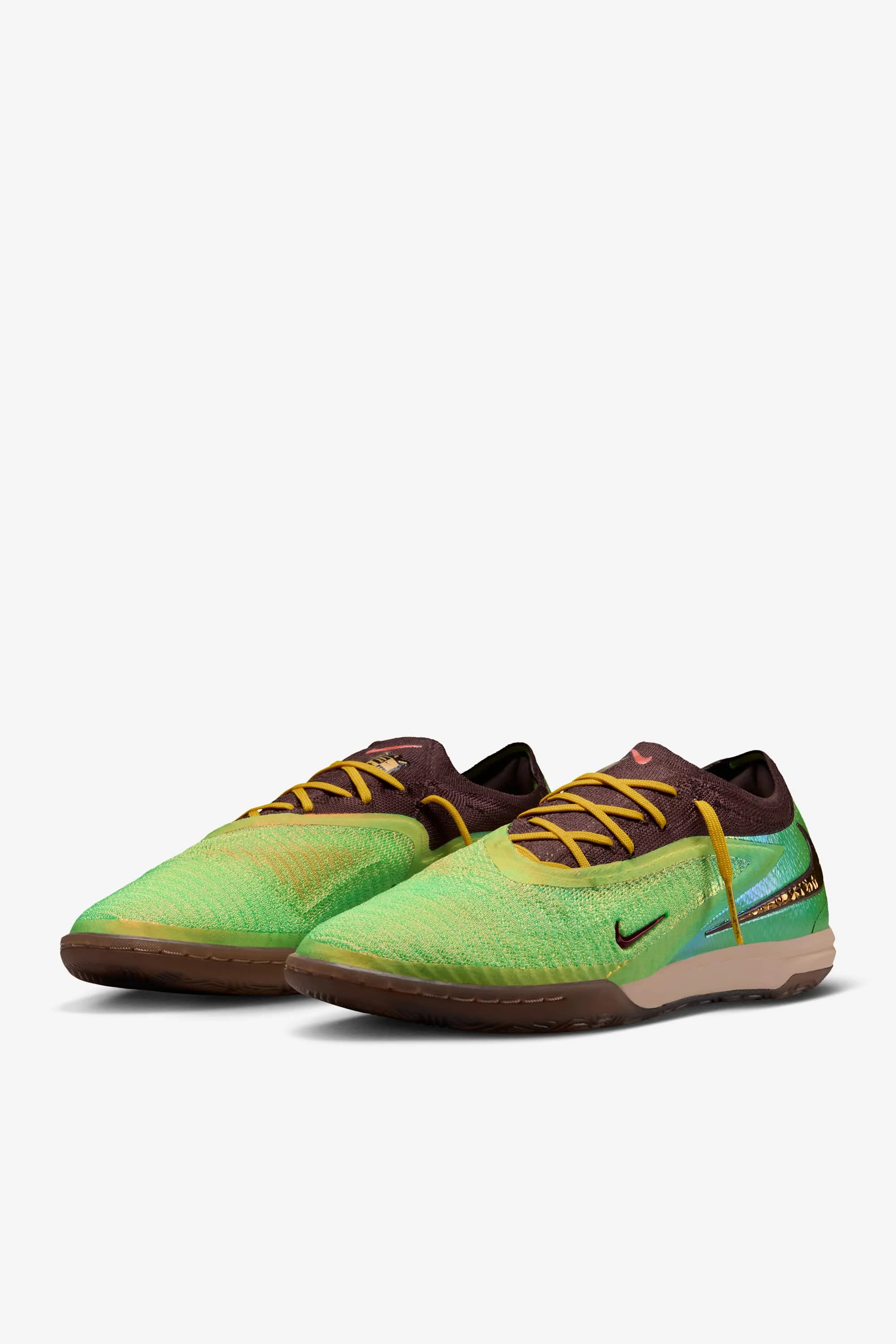 000000_Nike-Phantom-6-Low-Indoor-x-Cactus-Jack_Earth-And-Metallic-Gold_IV2037-900_img5