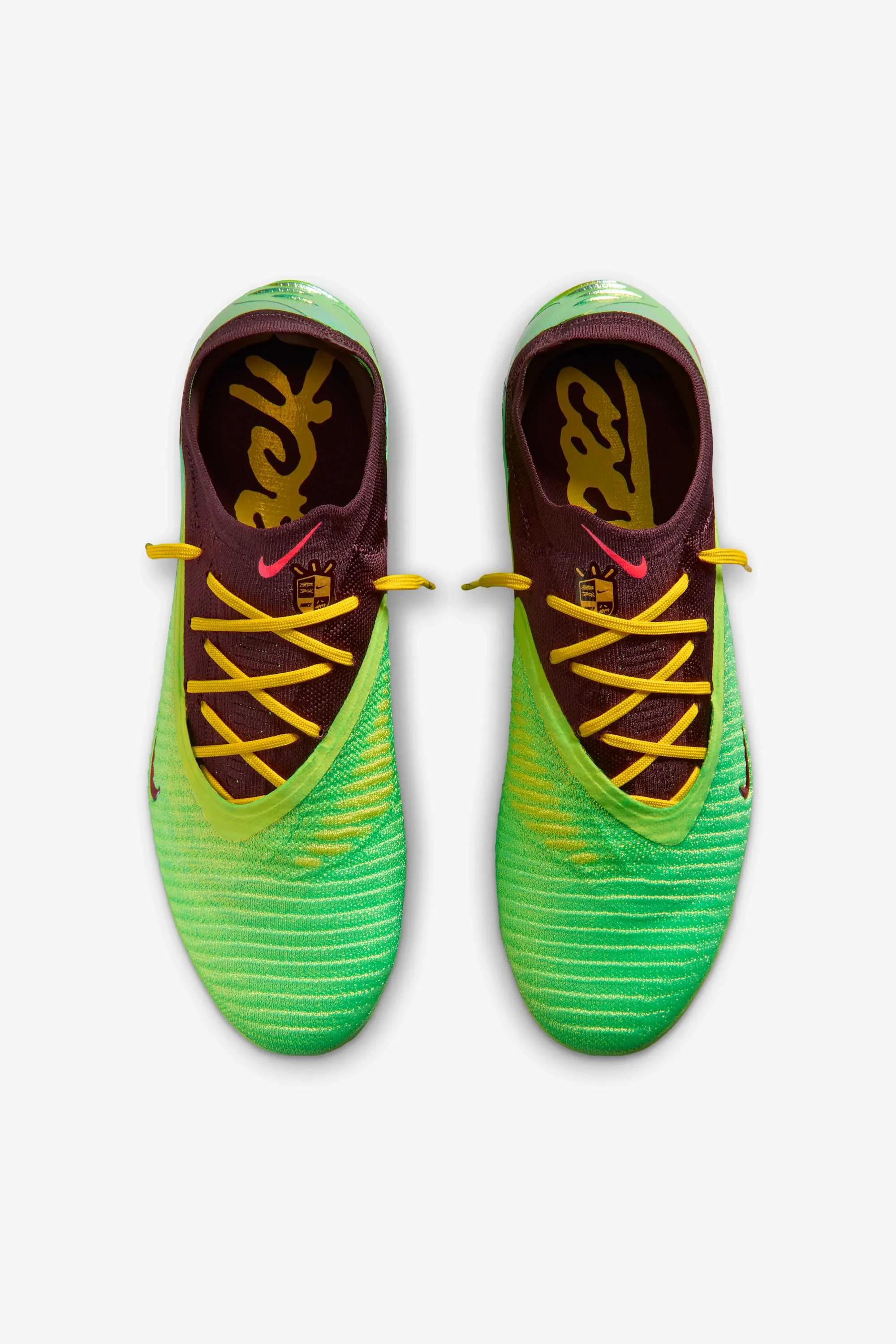 000000_Travis-Scott-x-Nike-Phantom-6-Low-Elite-FG_Earth-And-Metallic-Gold_IQ8140-900_img4