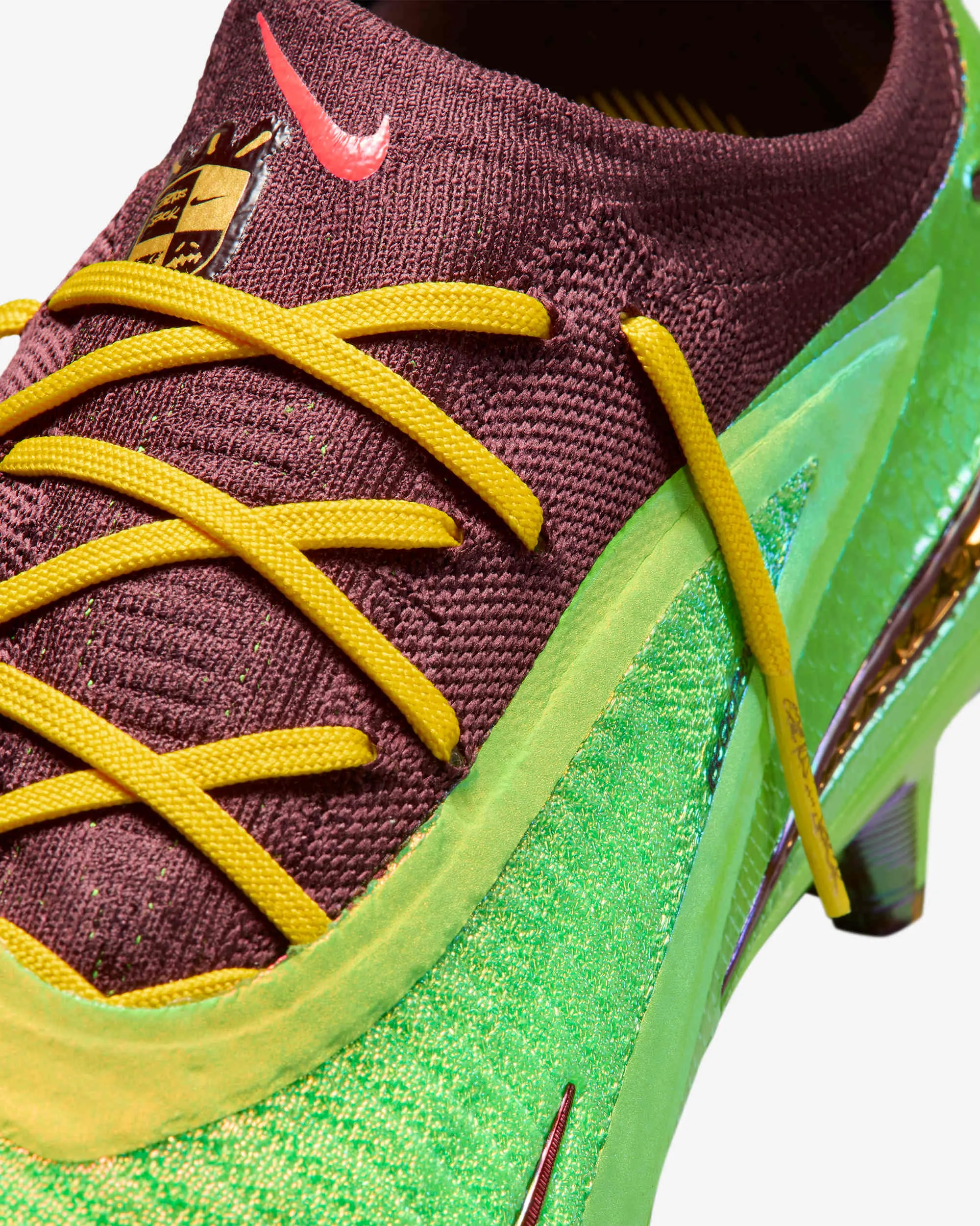 000000_Travis-Scott-x-Nike-Phantom-6-Low-Elite-FG_Earth-And-Metallic-Gold_IQ8140-900_img7