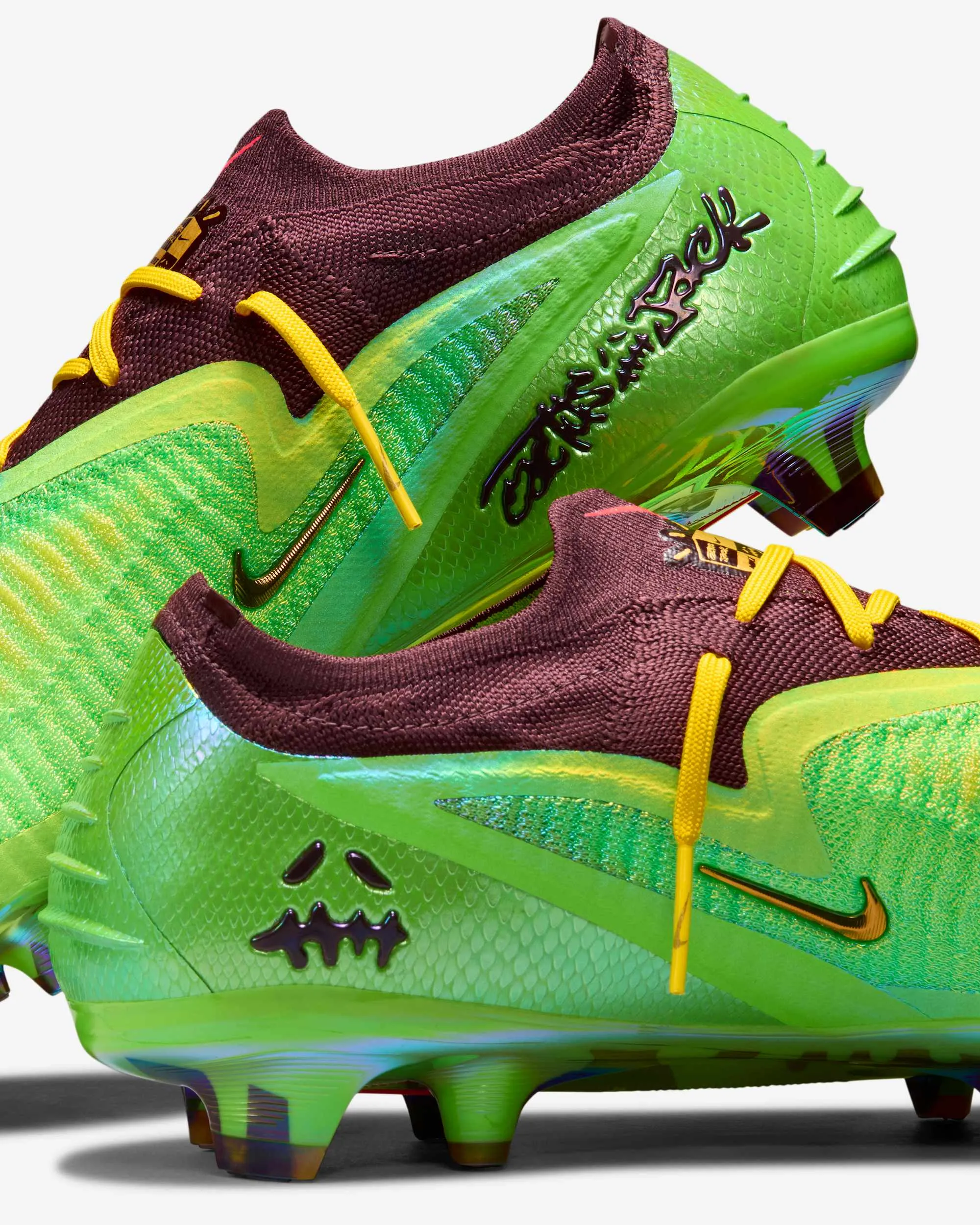 000000_Travis-Scott-x-Nike-Phantom-6-Low-Elite-FG_Earth-And-Metallic-Gold_IQ8140-900_img9